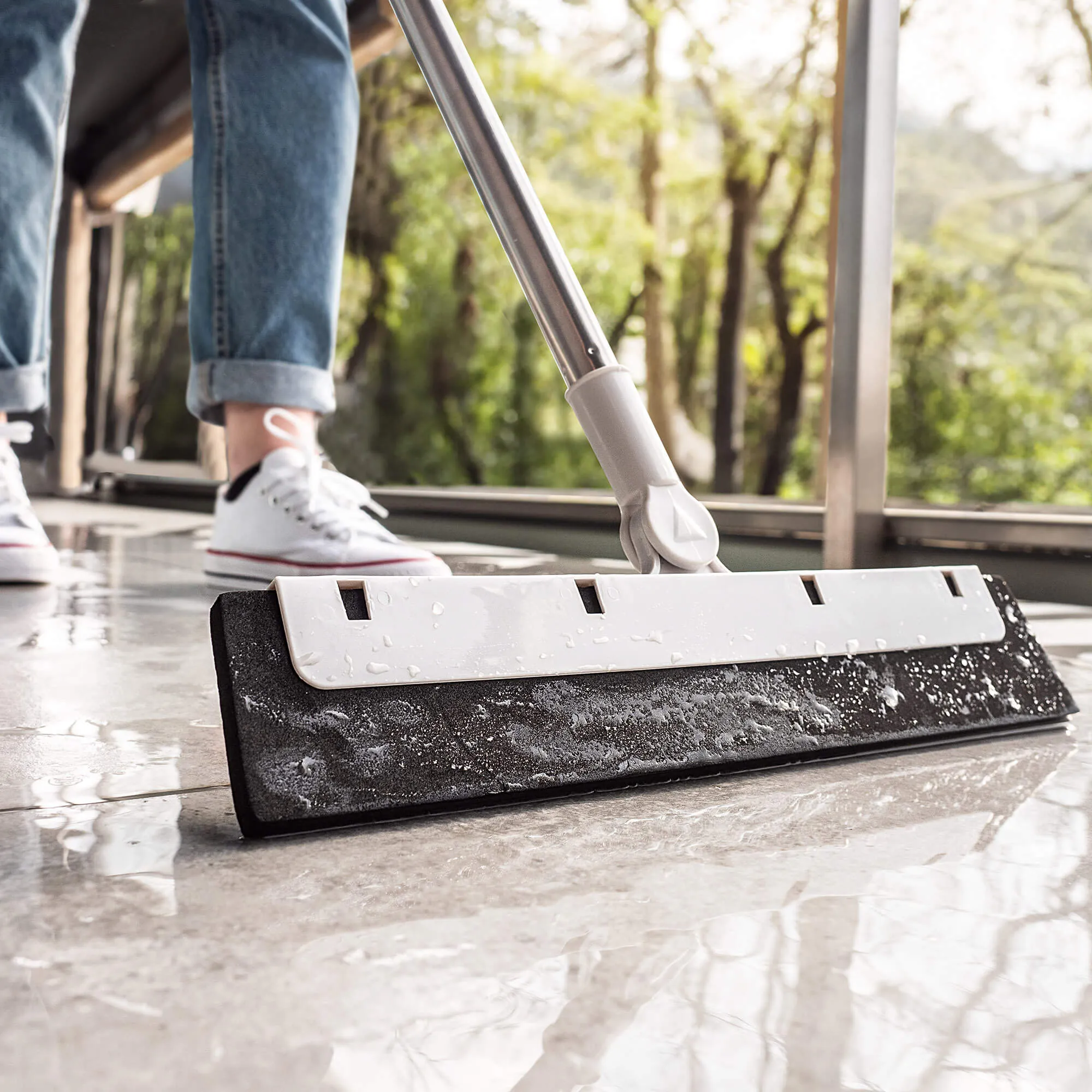 „Loken“ 3 viename valymo rinkinys: šluota, semtuvėlis ir šepetys