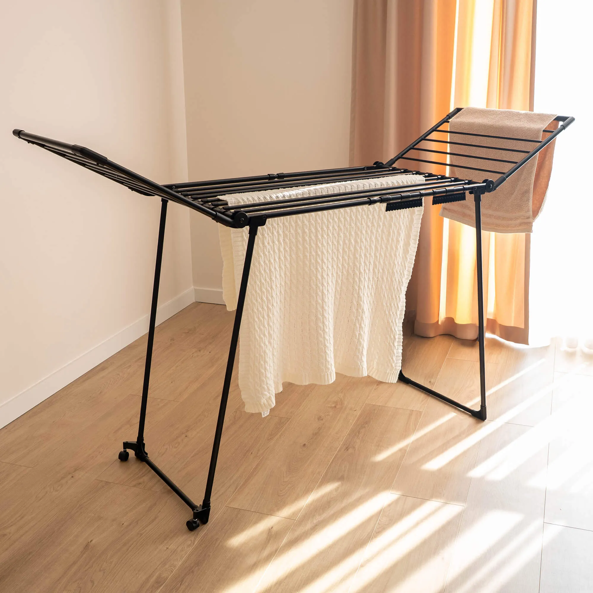 „Aielli“ sulankstoma reguliuojamo dydžio drabužių džiovyklė, 257 cm, juoda