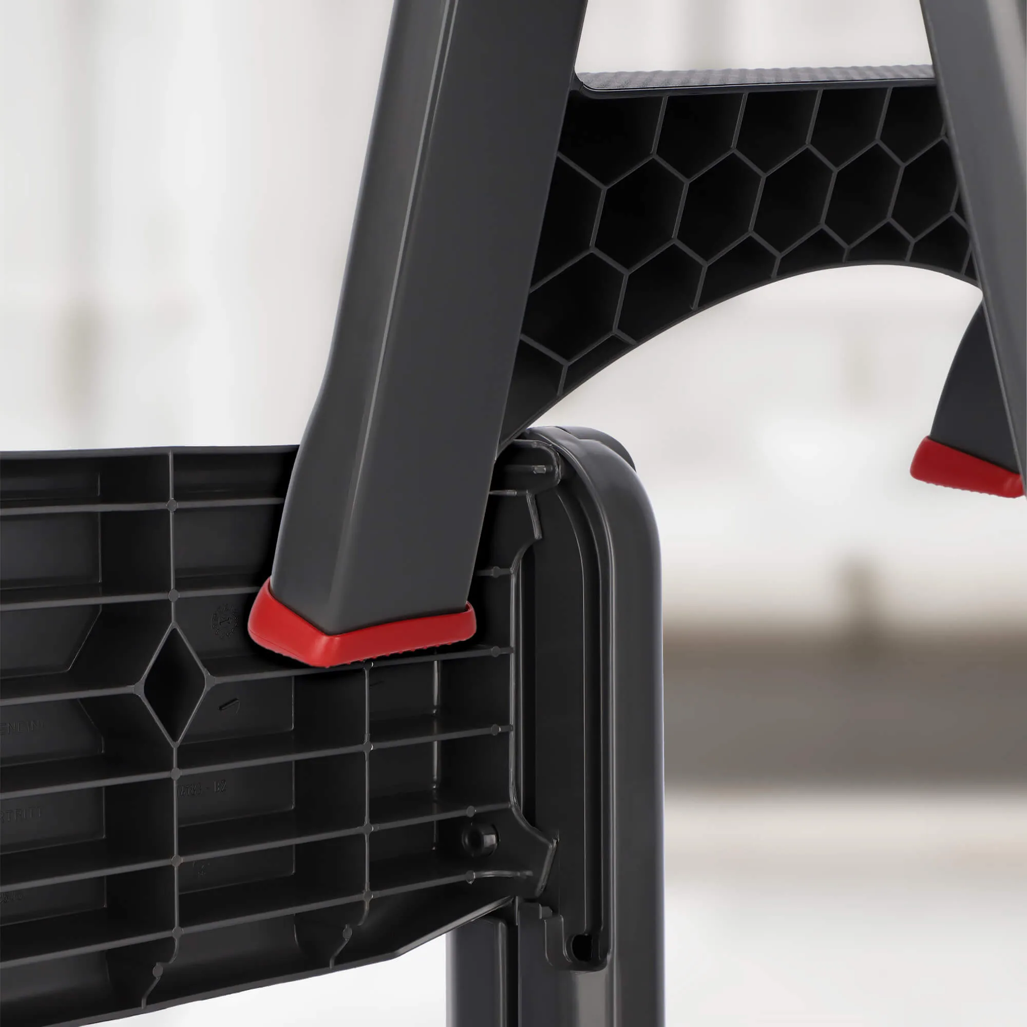 Plastikinės, sulankstomos kopėčios Curver 150 kg