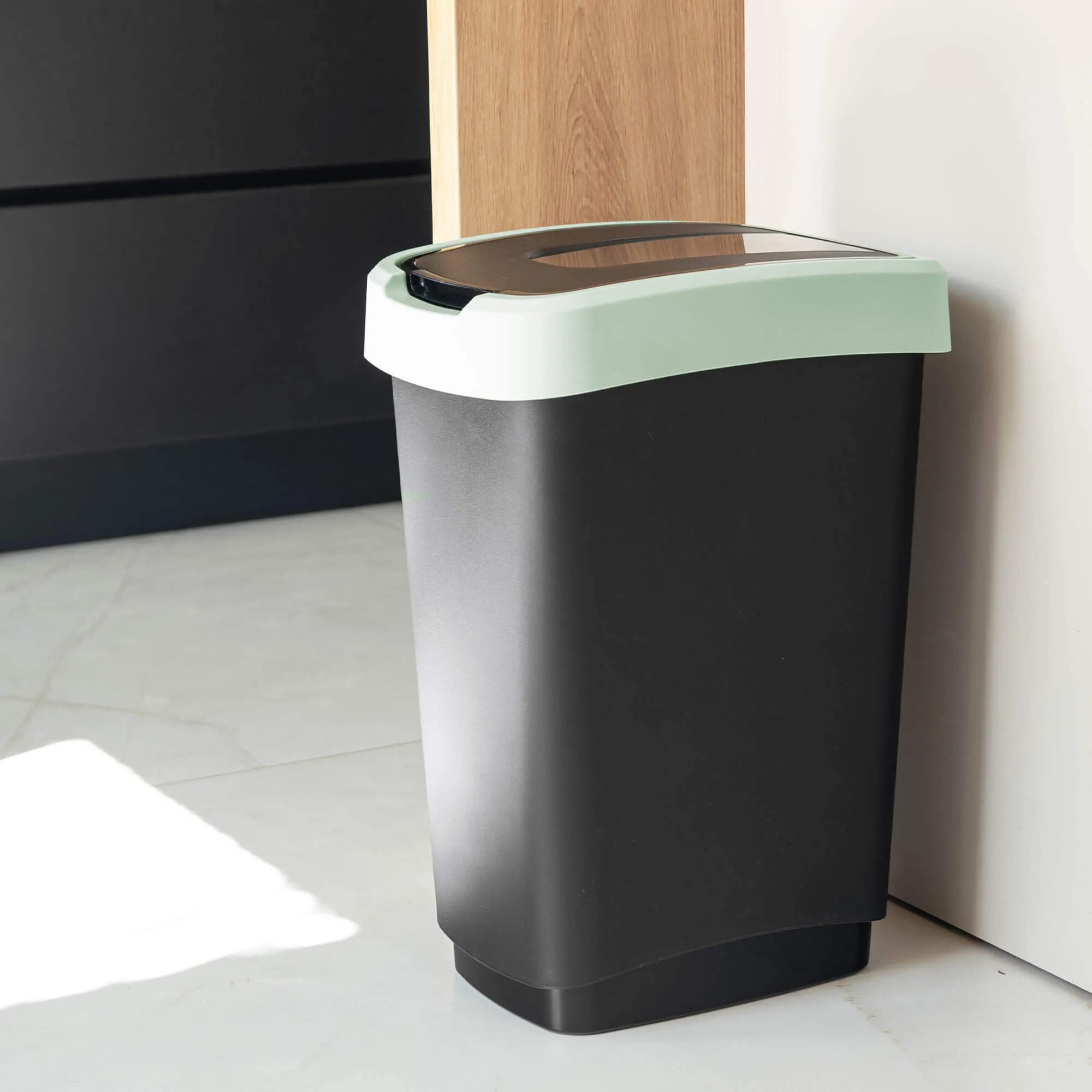 Morin 25 l šiukšliadėžė su besisukančiu dangčiu, juodos ir žalios spalvos