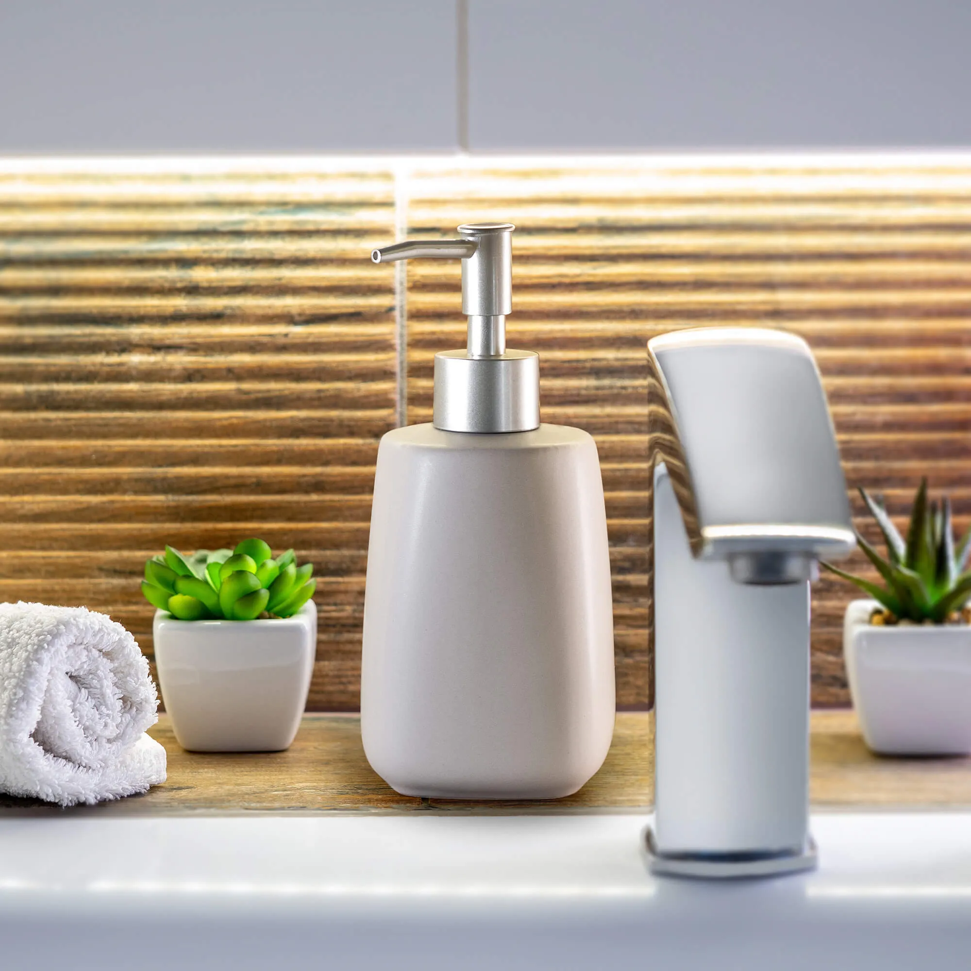 Palmi muilo dozatorius su pompa, 400 ml, smėlio spalvos