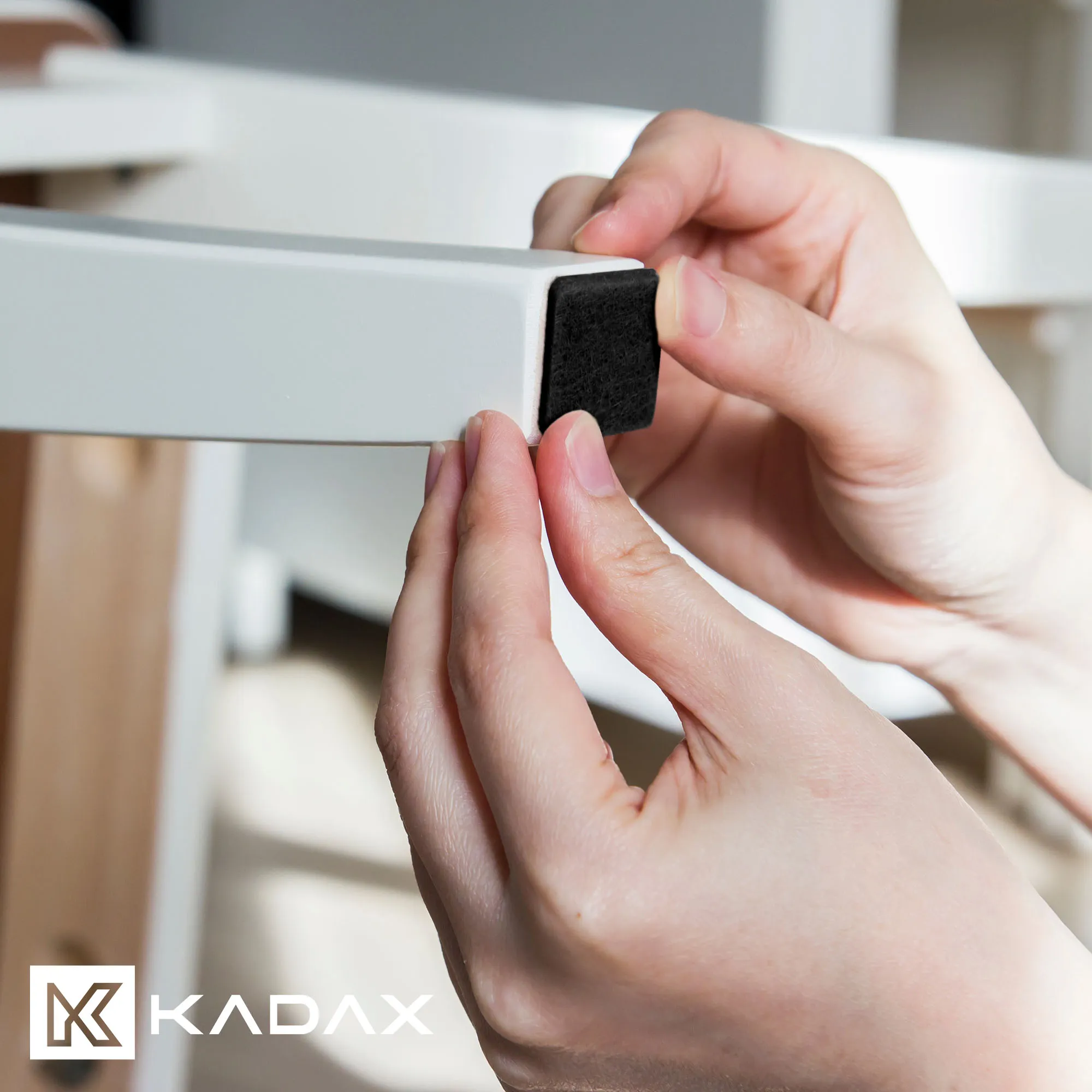 Veltinio pagalvėlės kvadratiniams baldams „Sort“, 20 mm, juodos, 44 vnt. rinkinys