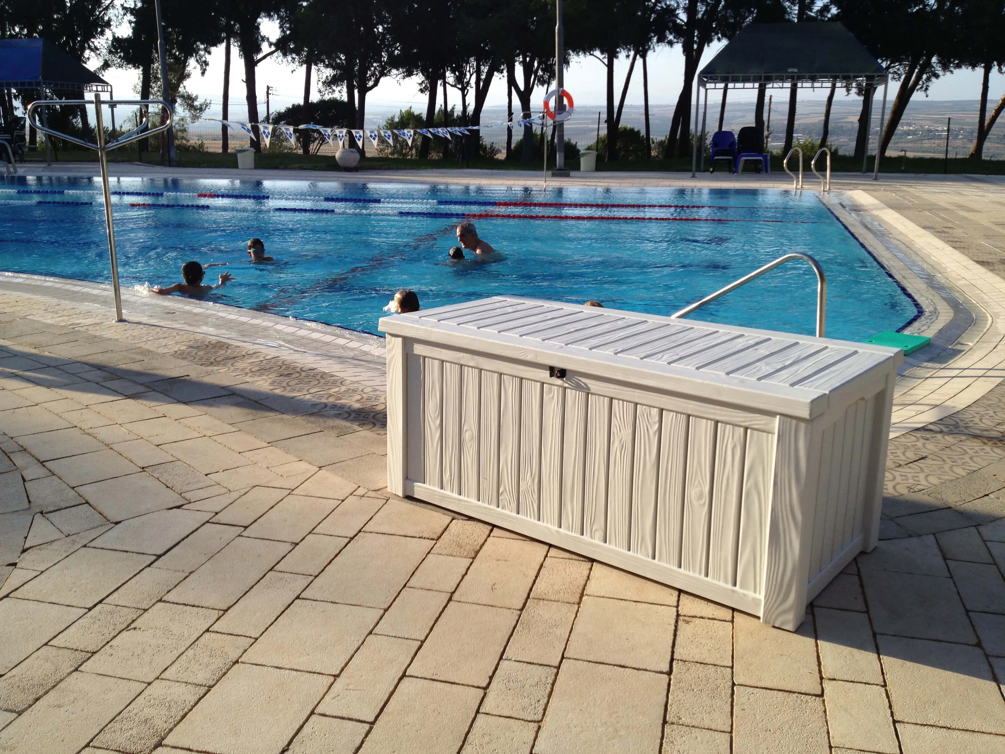 Keter Rockwood laikymo dėžė 570 l, kreminė