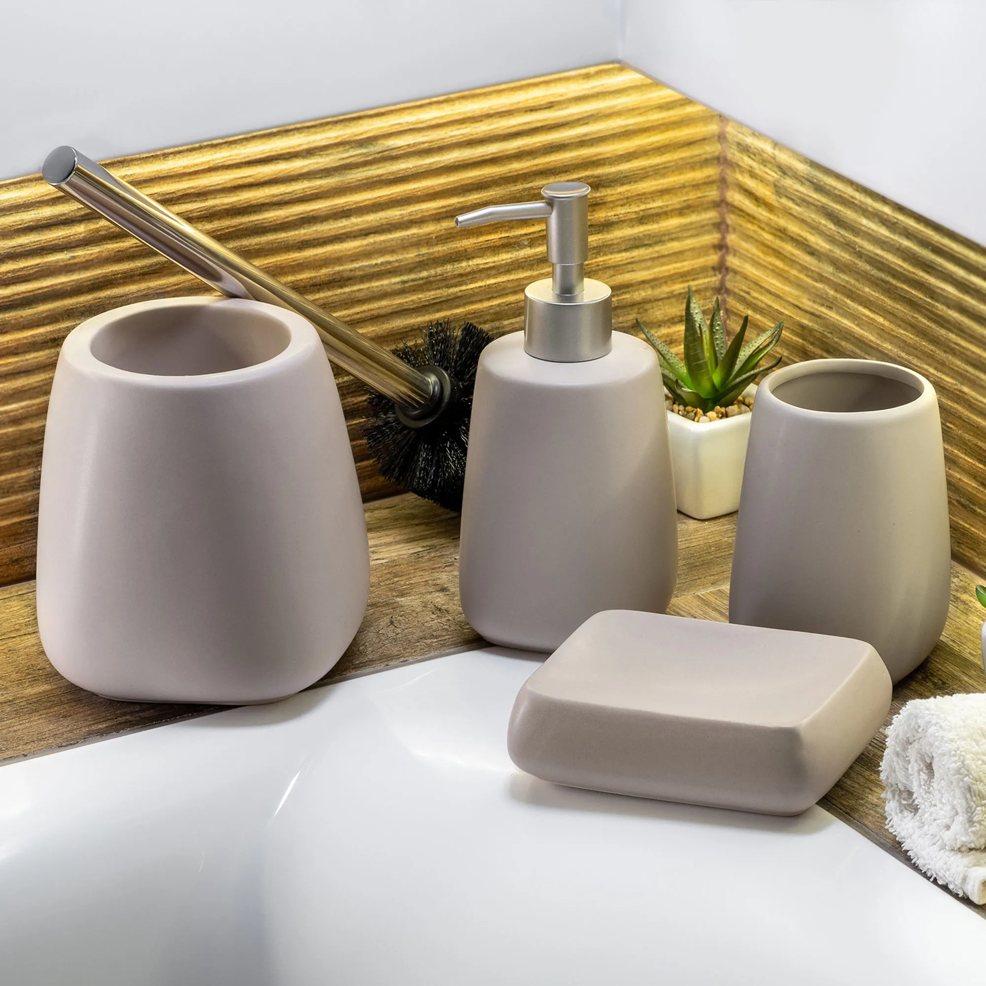 Vonios kambario komplektas: tualetinis šepetys + puodelis + dozatorius, smėlio spalvos