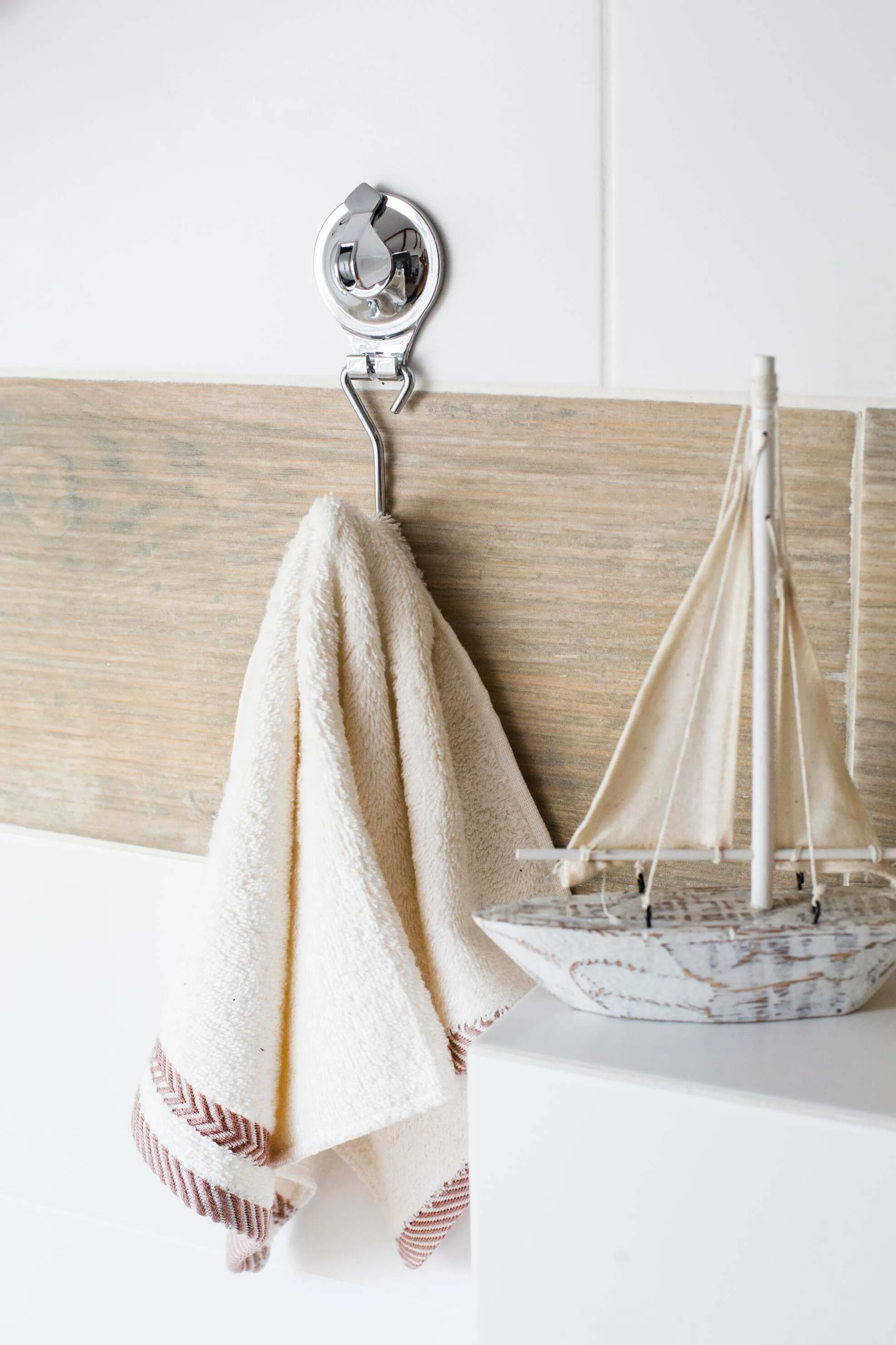 Vonios kambario pakaba su siurbtuku 16,5 x 6 cm, sidabro spalvos