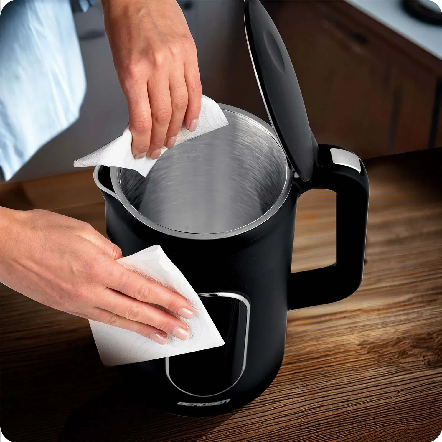 Berdsen BD-712 1,7 l elektrinis virdulys, juodos ir sidabrinės spalvos - nuotrauka 1