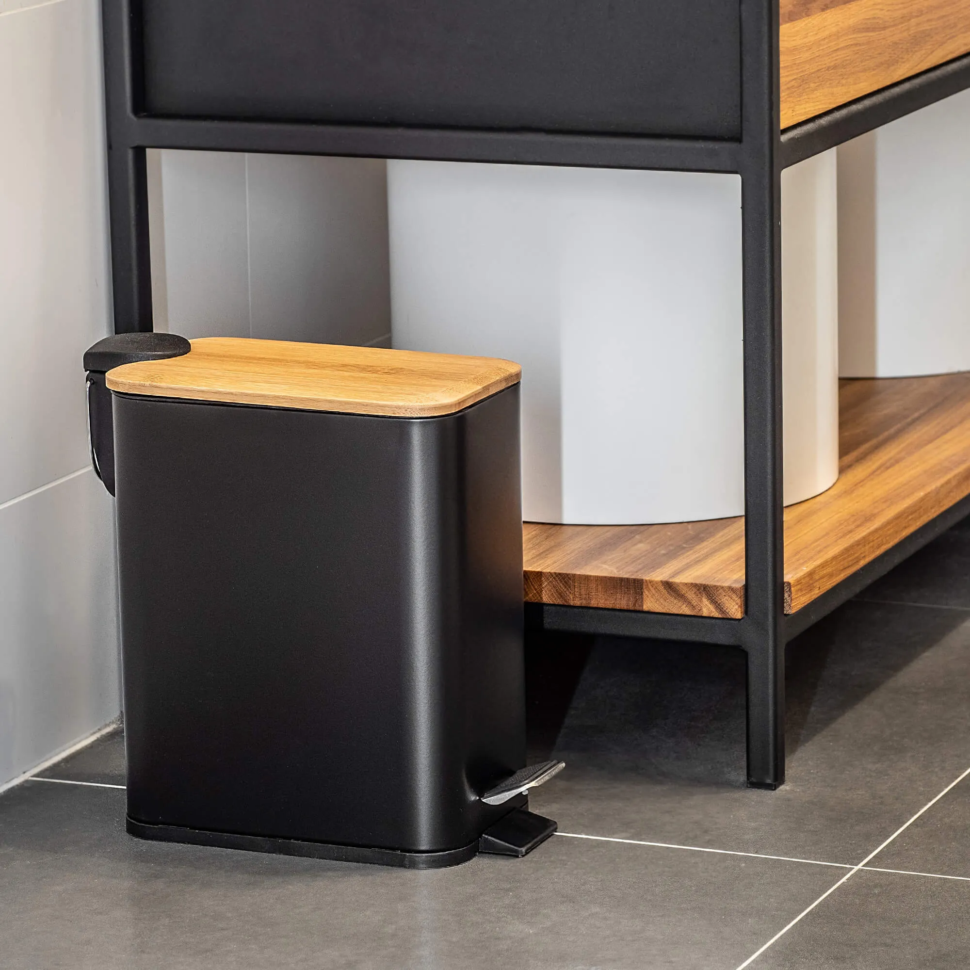 Šiukšliadėžė su bambukiniu dangčiu, 5 l, juoda