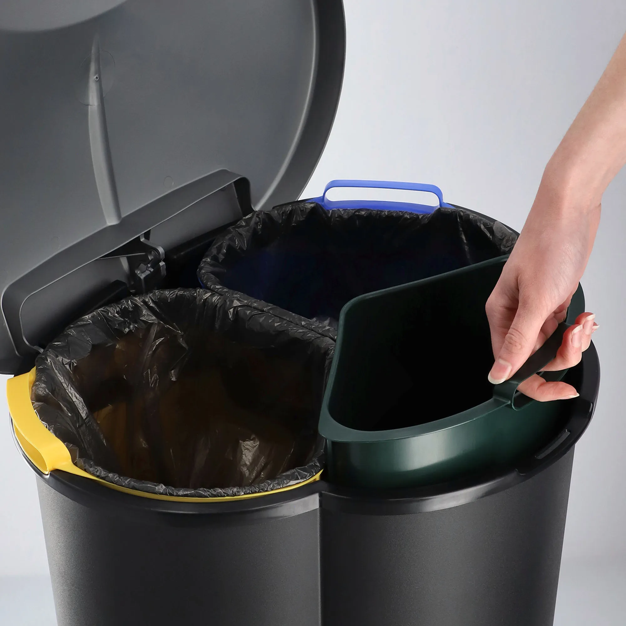 „Curver Trio“ 40 l talpos juoda atliekų rūšiavimo dėžė