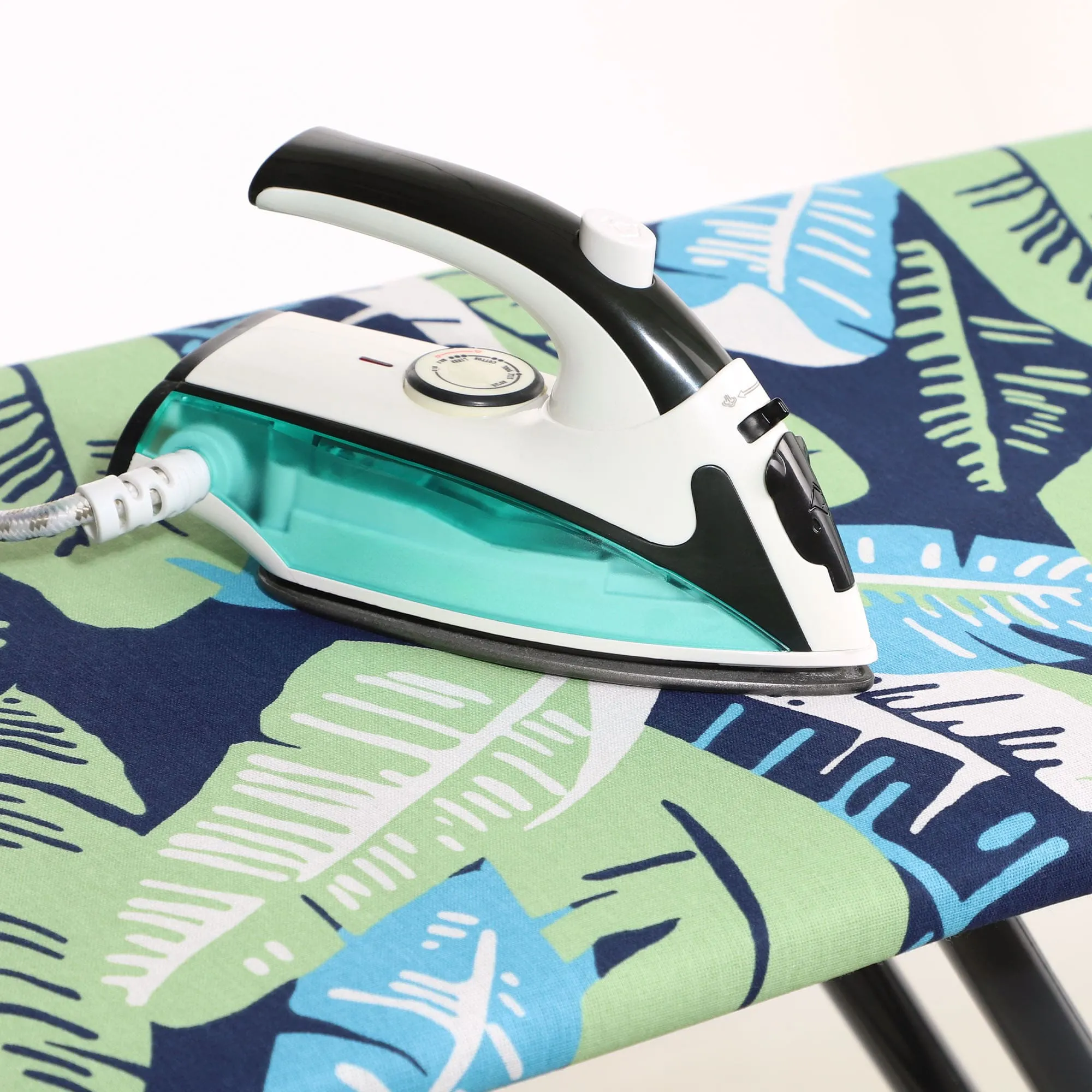 „Tena“ lyginimo lentos užvalkalas, 132 x 48 cm, tamprūs lapai