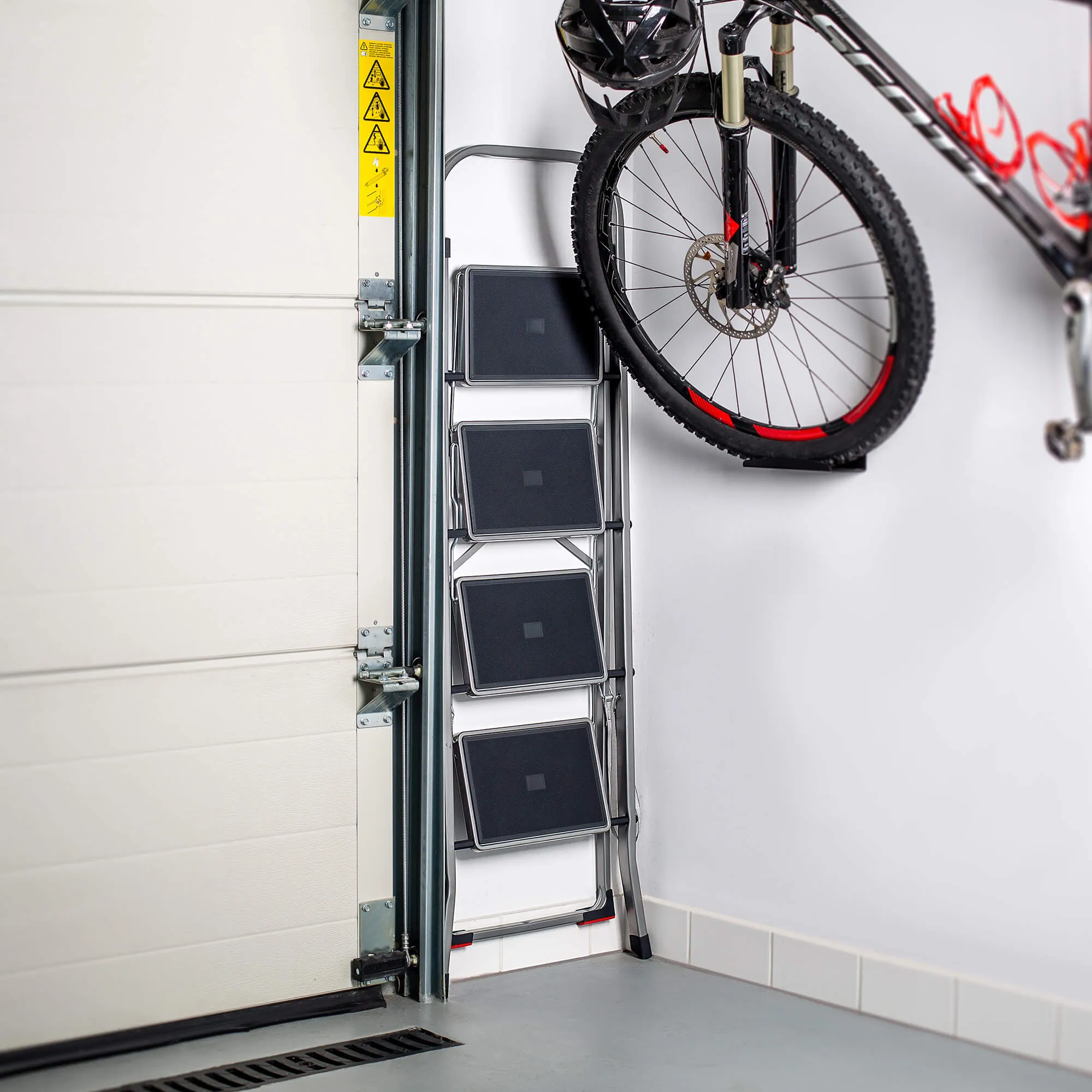 „Toro“ plieninės kopėčios su platforma, 4 laipteliai, 150 kg