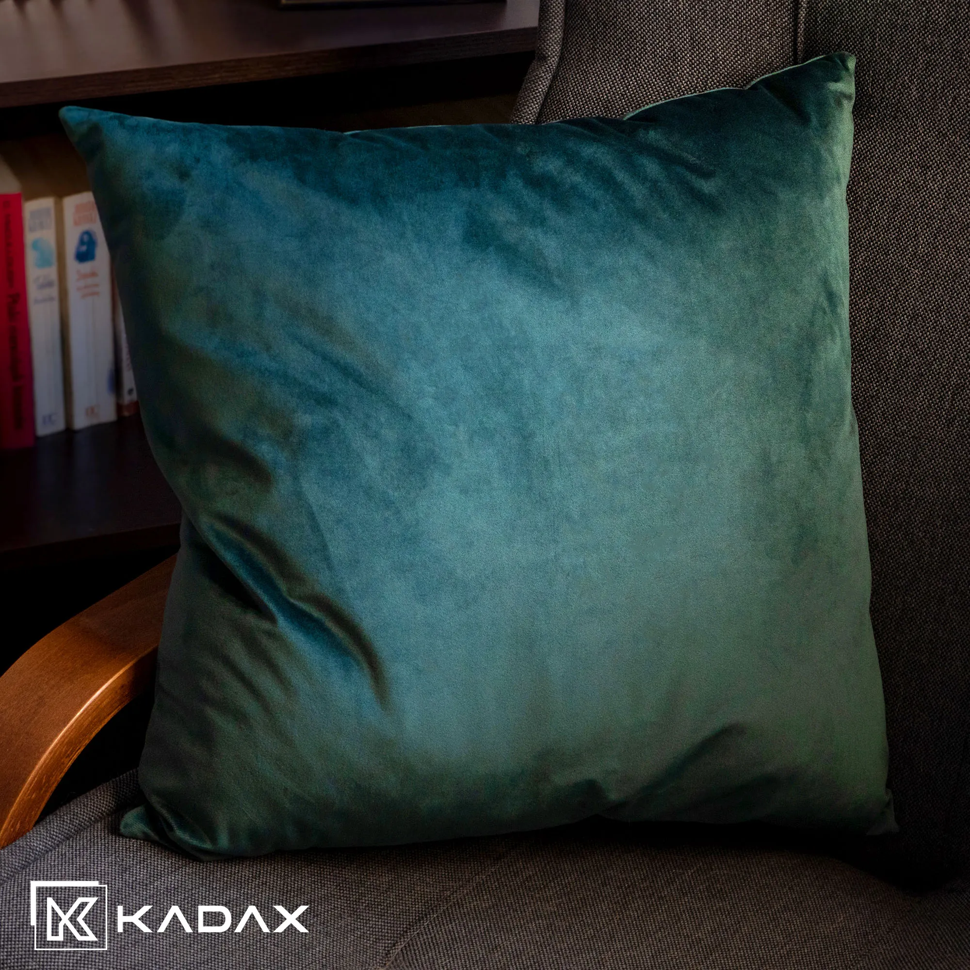 Dekoratyvinė aksominė pagalvė, žalia