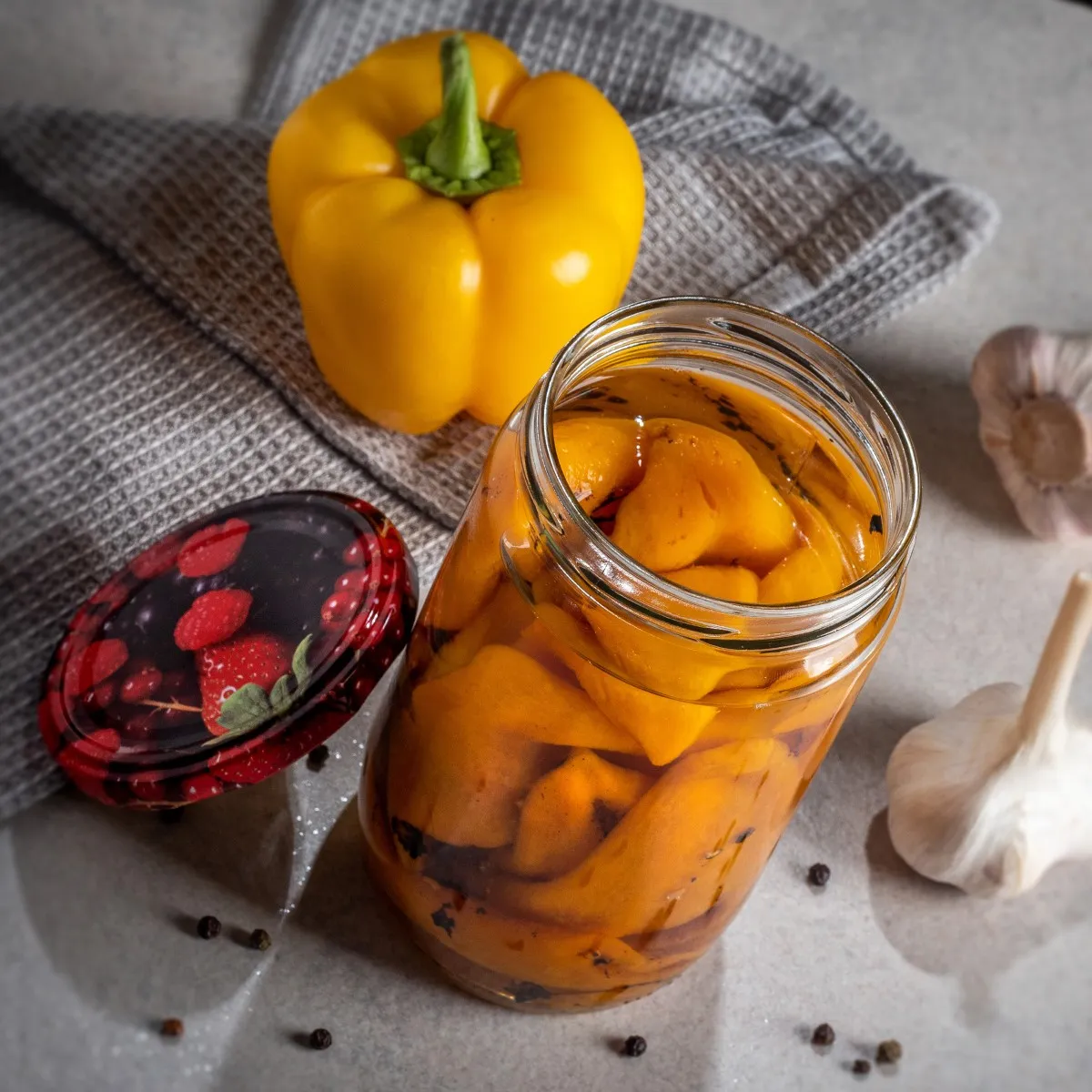 Niva konservavimo stiklainiai 720 ml, 16 vnt., 82 mm + raudoni tinklelio dangteliai