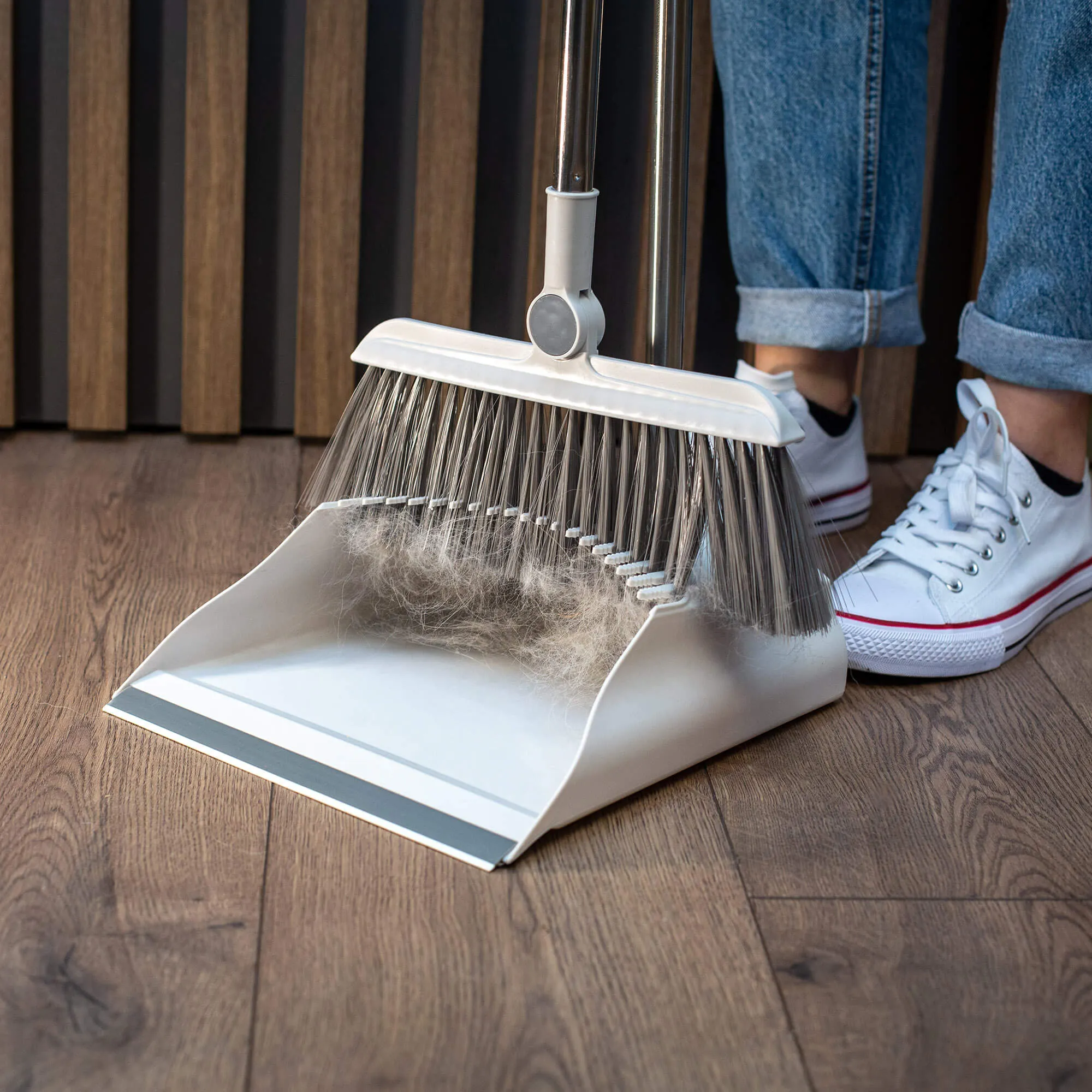 „Loken“ 3 viename valymo rinkinys: šluota, semtuvėlis ir šepetys