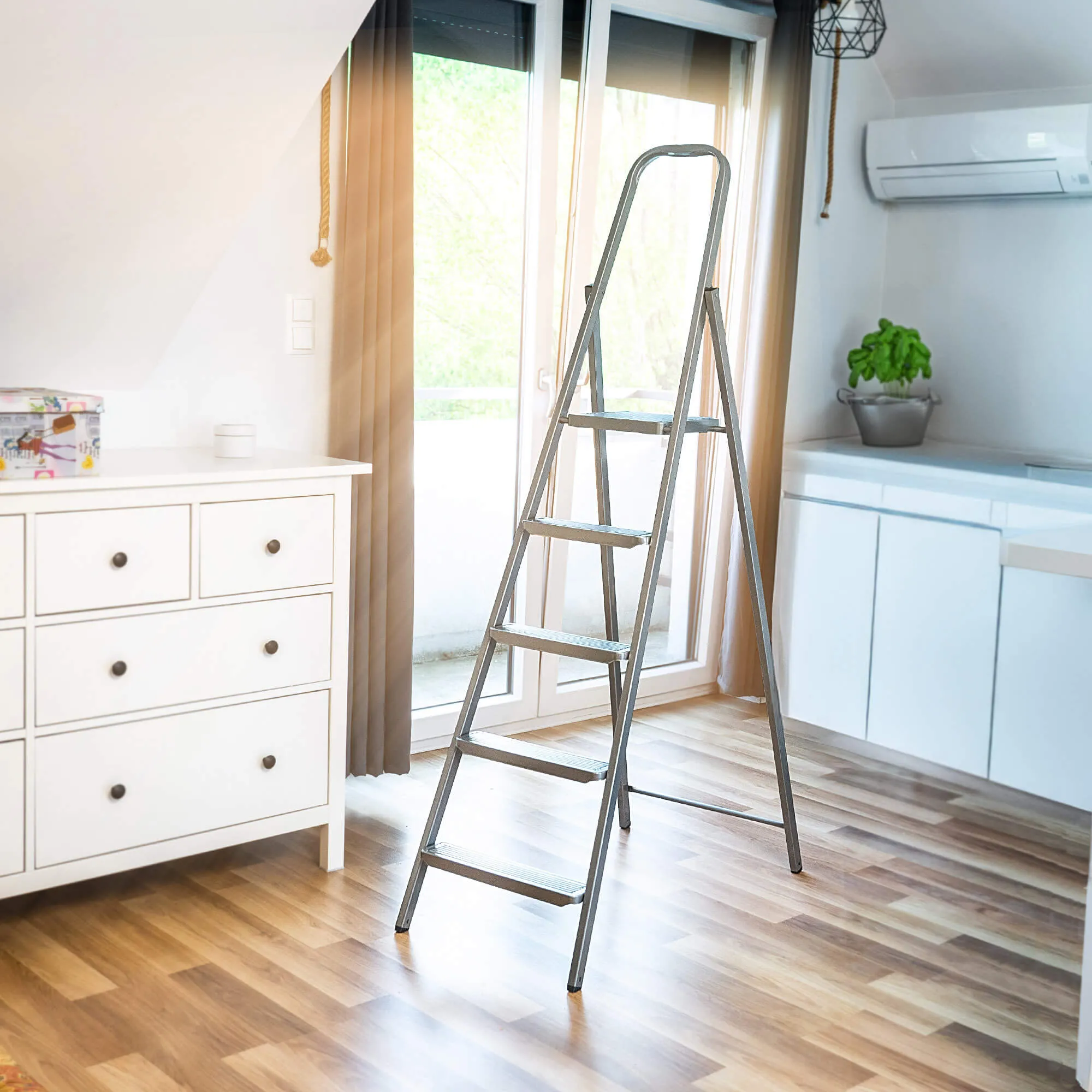 Plieninės kopėčios su platforma Ceriana 5 pakopų 125 kg