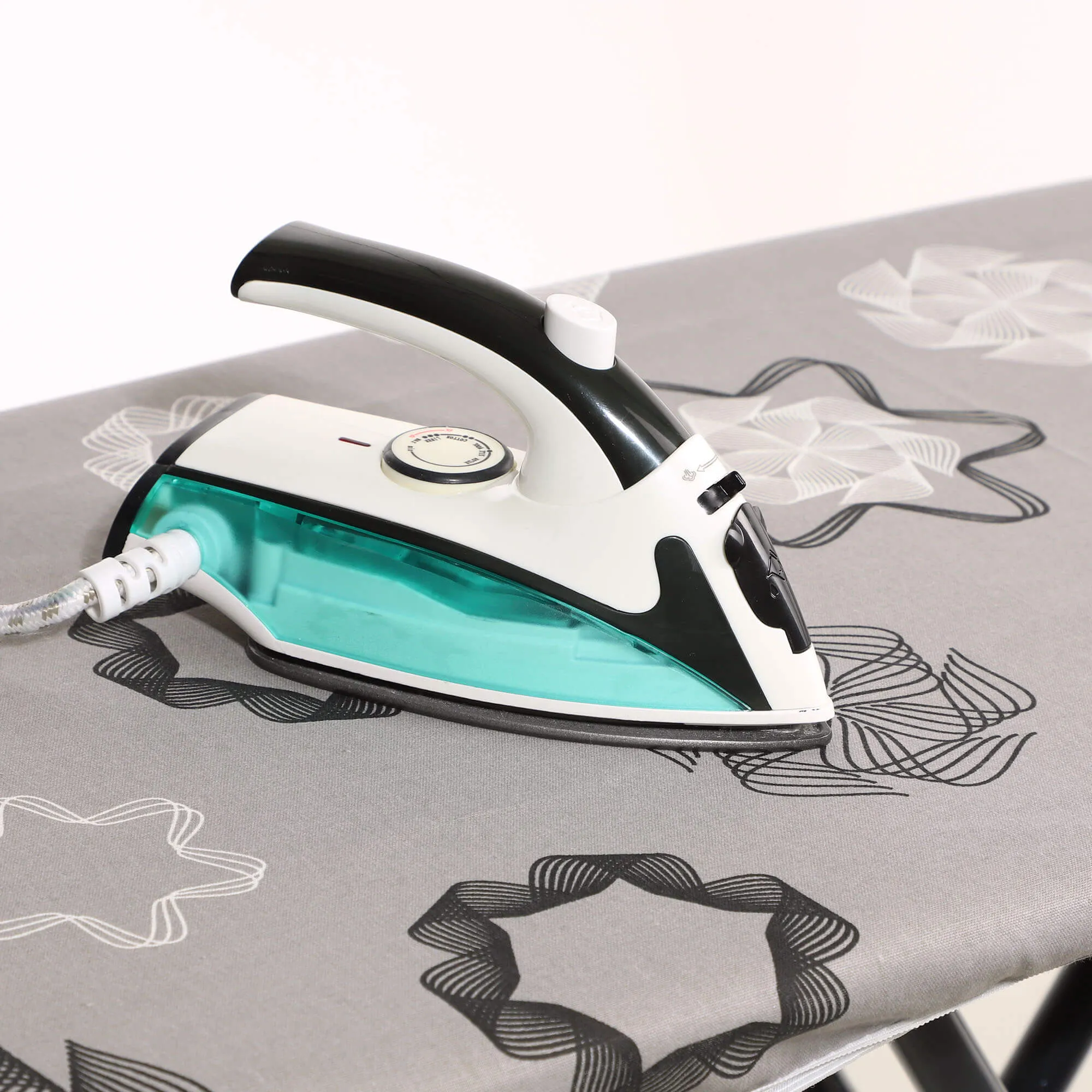 „Etoto“ lyginimo lentos užvalkalas, 120 x 38 cm, ištemptas geometrinis raštas