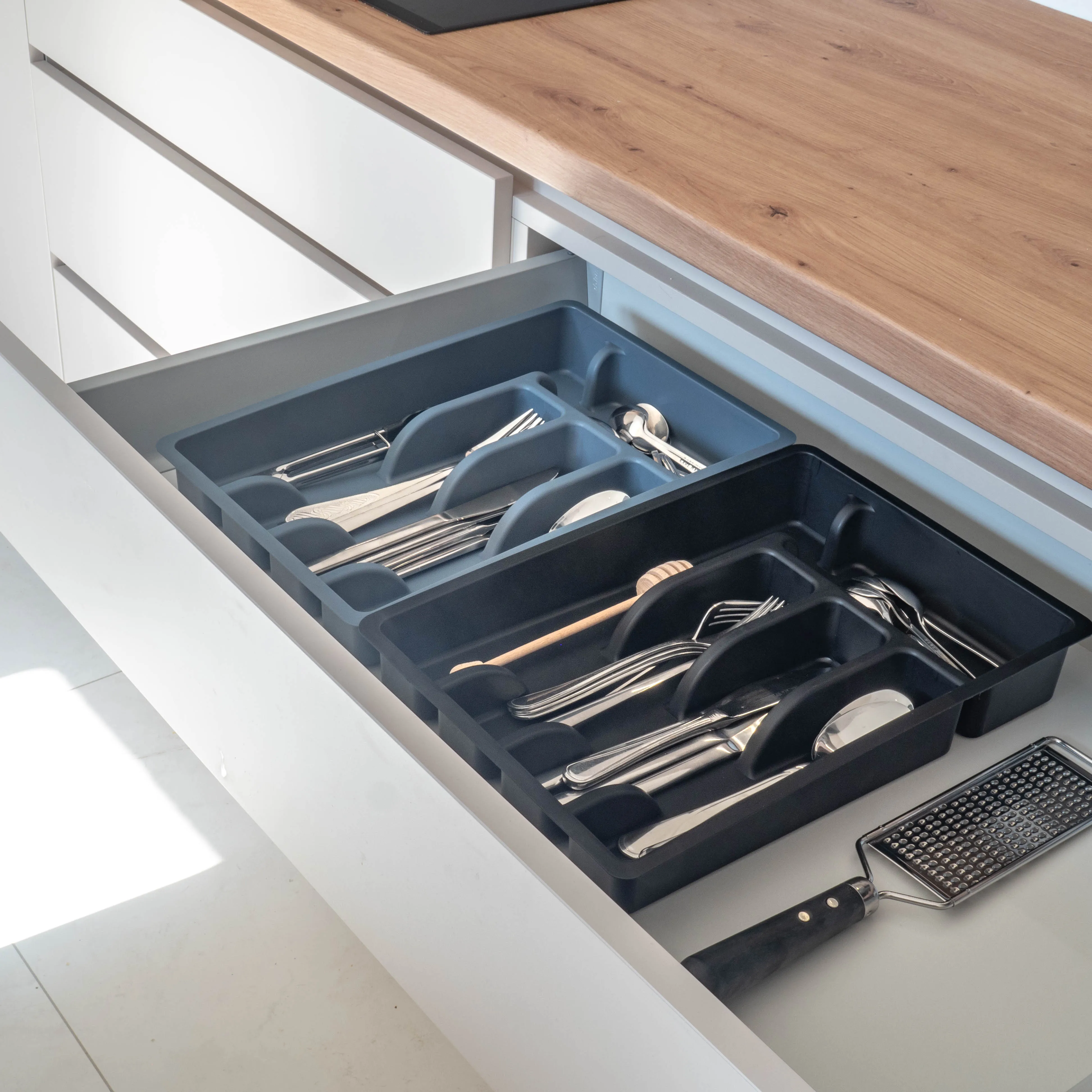 Stalo įrankių stalčiaus įdėklas Noria tamsus uosis