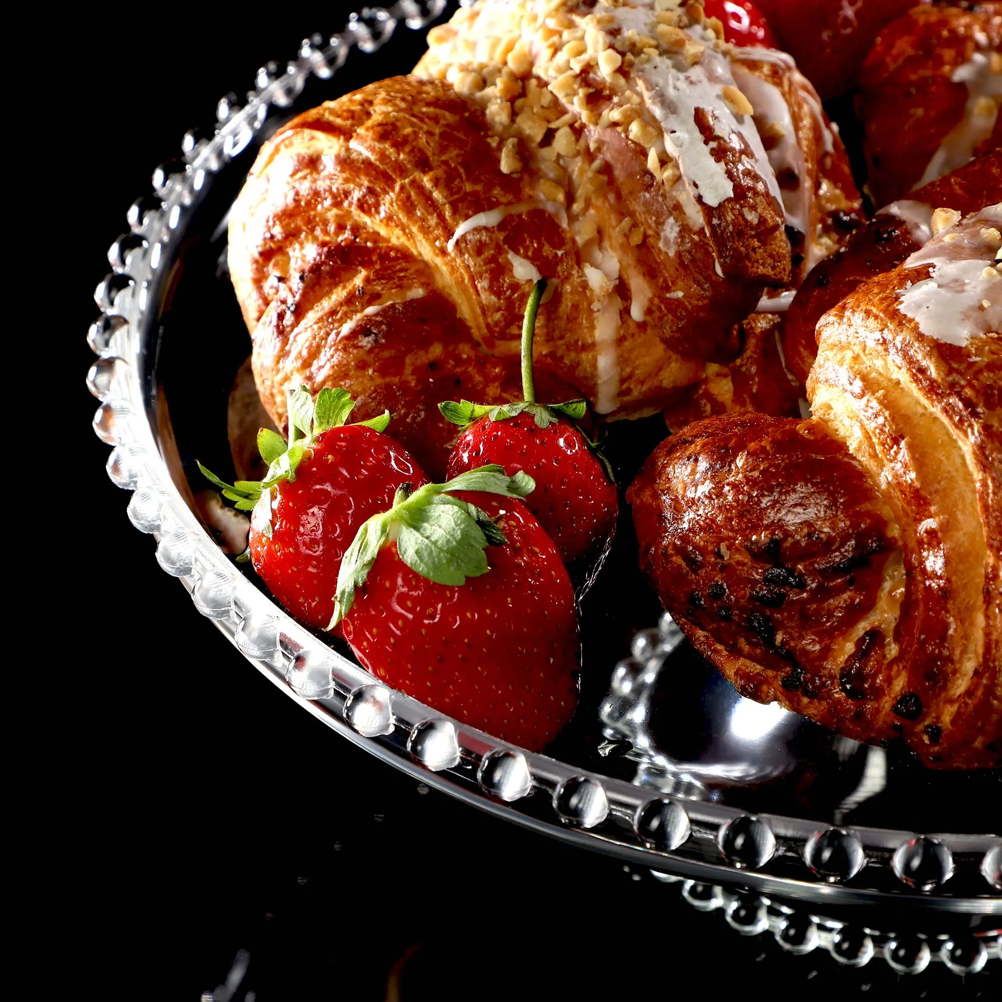 Assa torto stovas su dekoratyviniais rutuliukais 32 cm