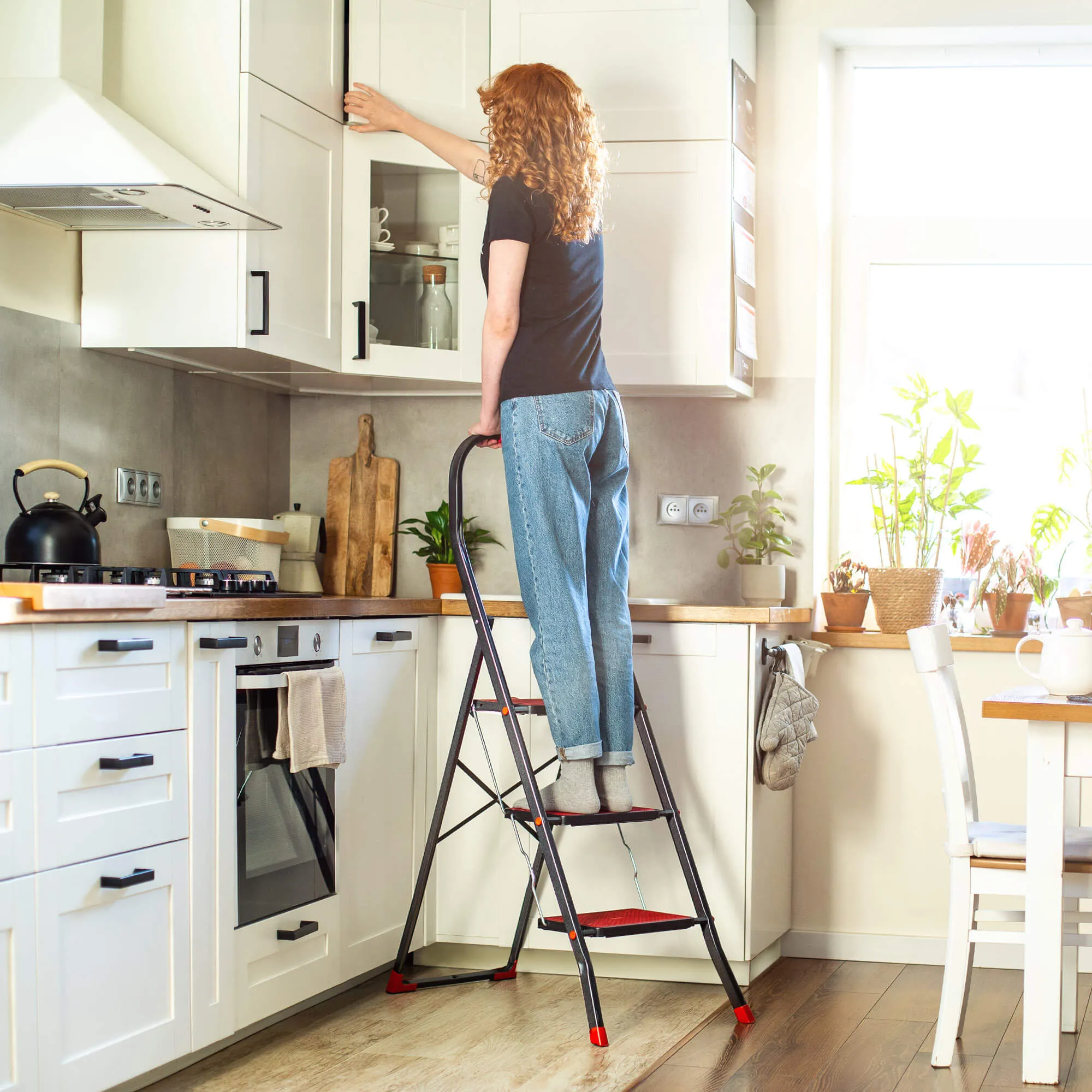 Oulu plieninės kopėčios su platforma, 3 pakopų, 150 kg