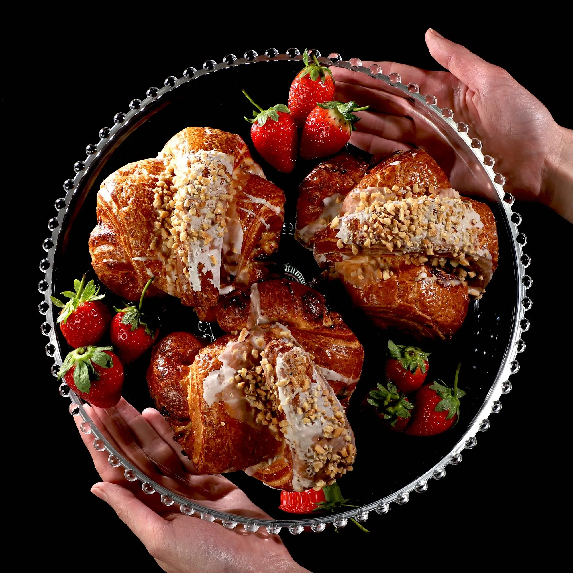 Assa torto stovas su dekoratyviniais rutuliukais 32 cm