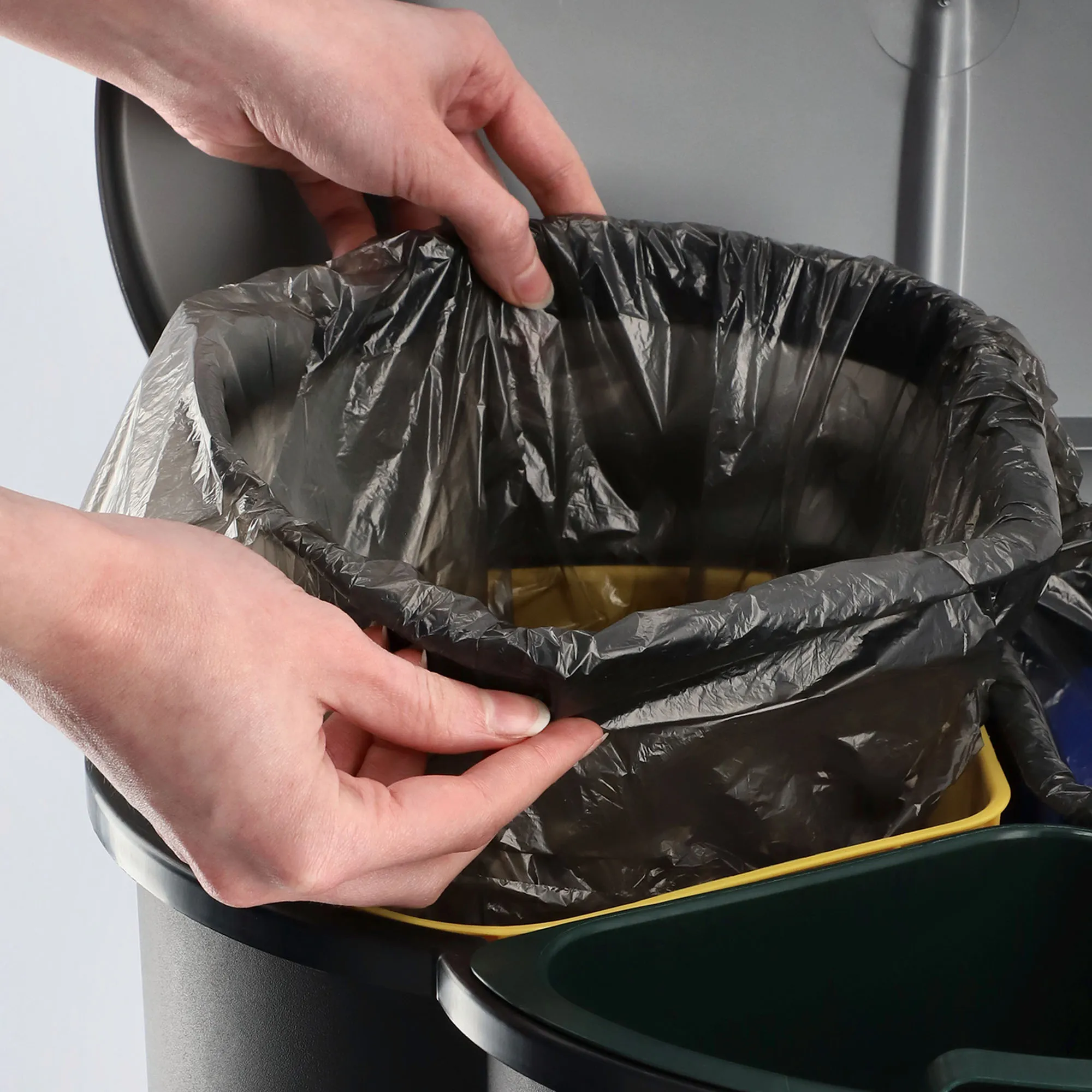 „Curver Trio“ 40 l talpos juoda atliekų rūšiavimo dėžė