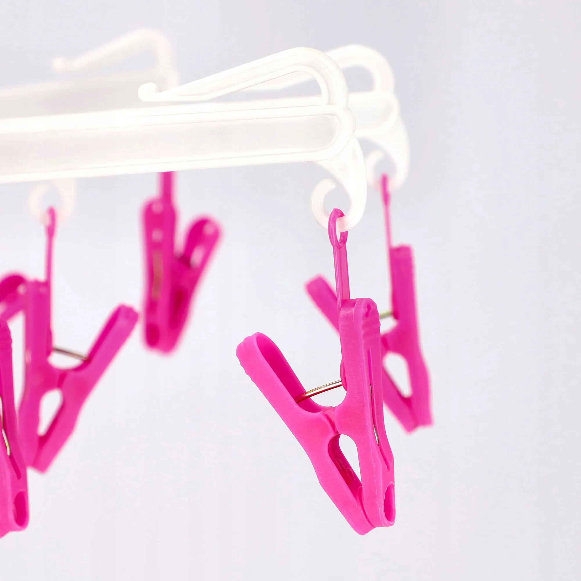 Ravi drabužių pakaba su kabliukais, mišrių spalvų