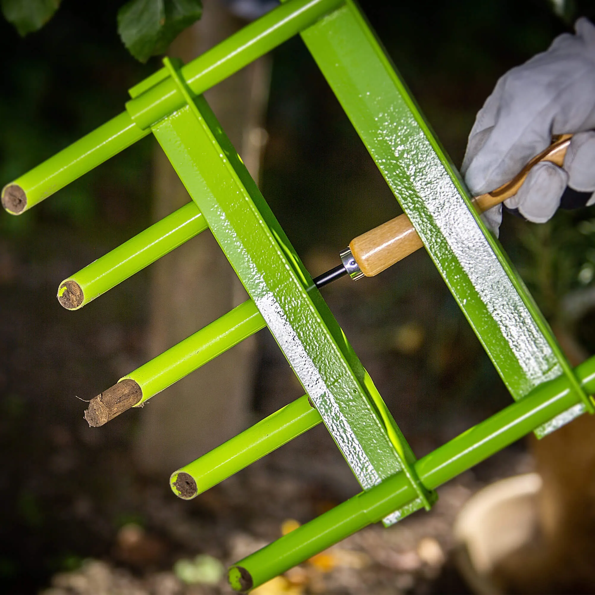 Adum rankinis vamzdinis vejos aeratorius, 90 x 30 cm, plieno žalios spalvos