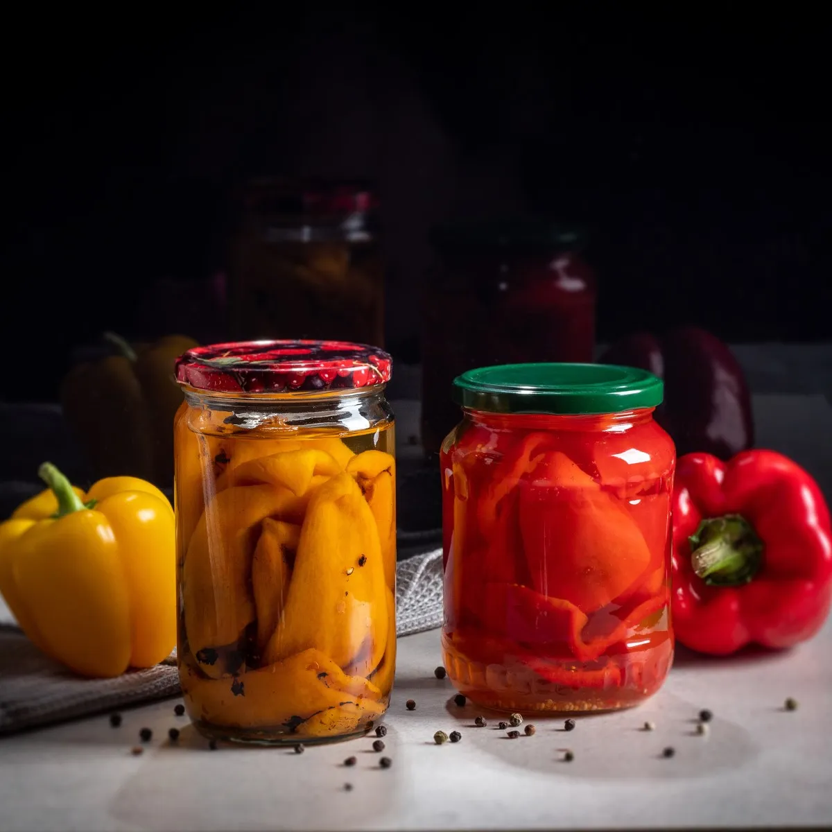 Niva konservavimo stiklainiai 720 ml 64 vnt. 82 mm + dangteliai „Raudonieji žirneliai“