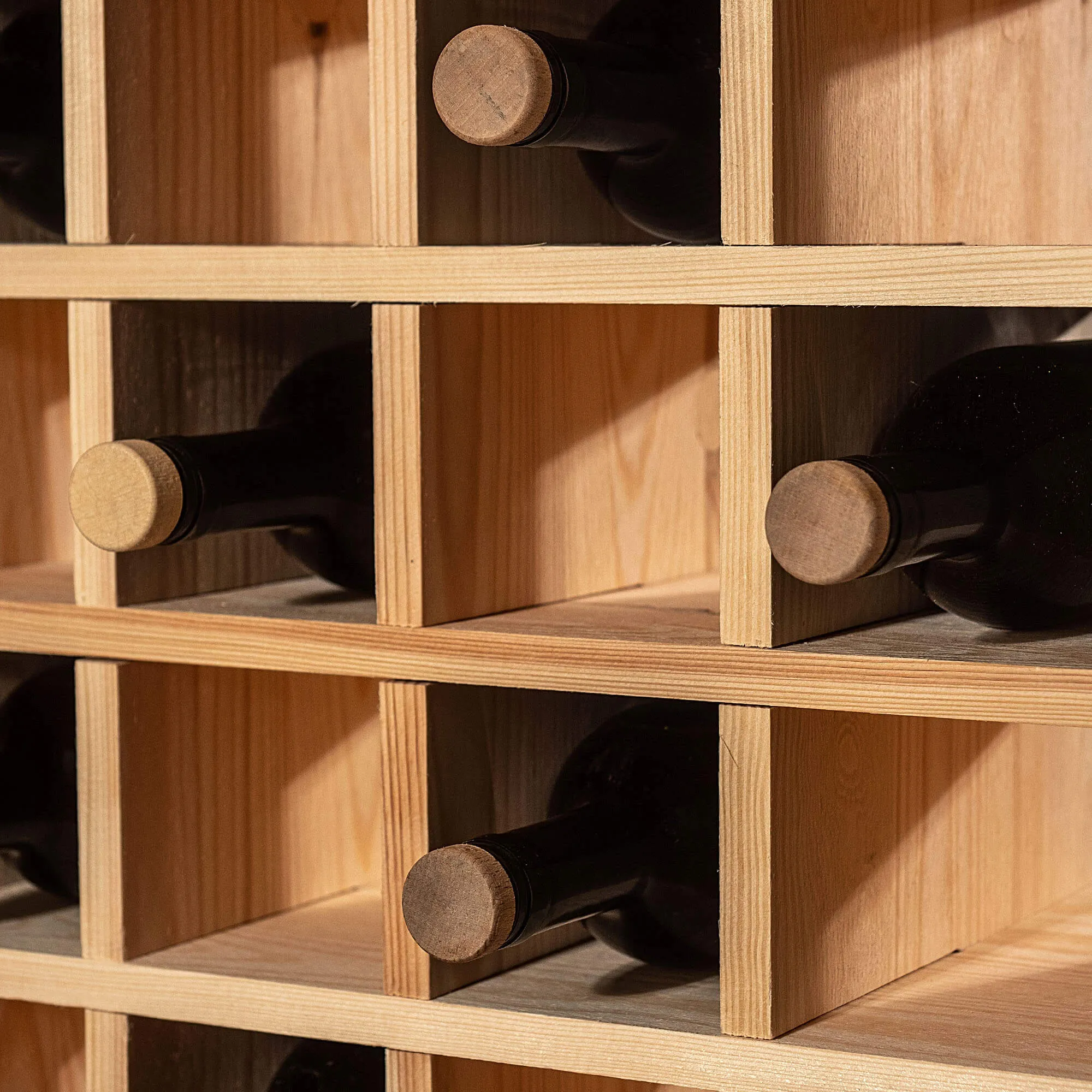 Loreo vyno lentynėlė, medinė, šviesiai ruda, šachmatų lentos formos, 2 dalys