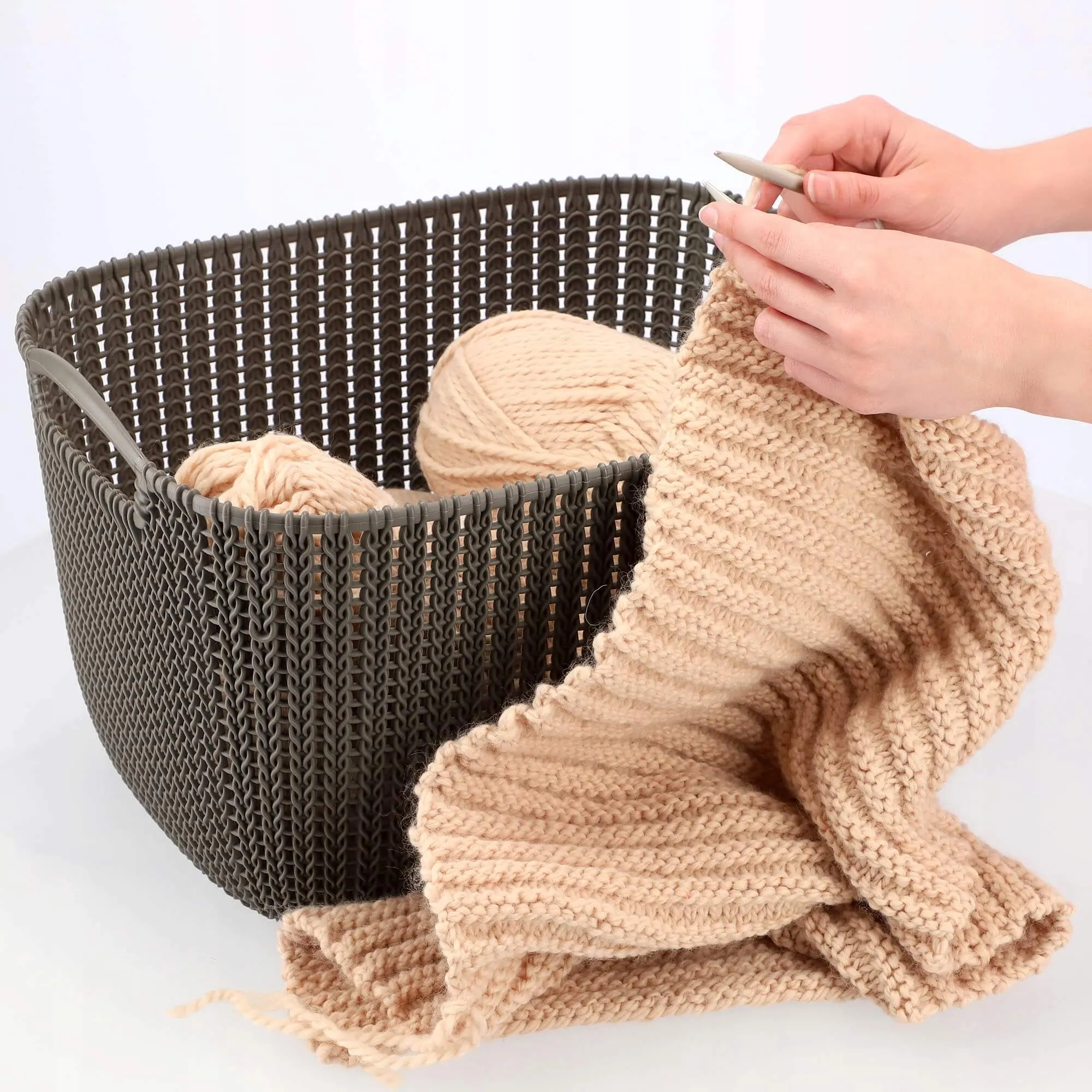 19L „Curver“ megztas krepšys su rankenomis, rudas