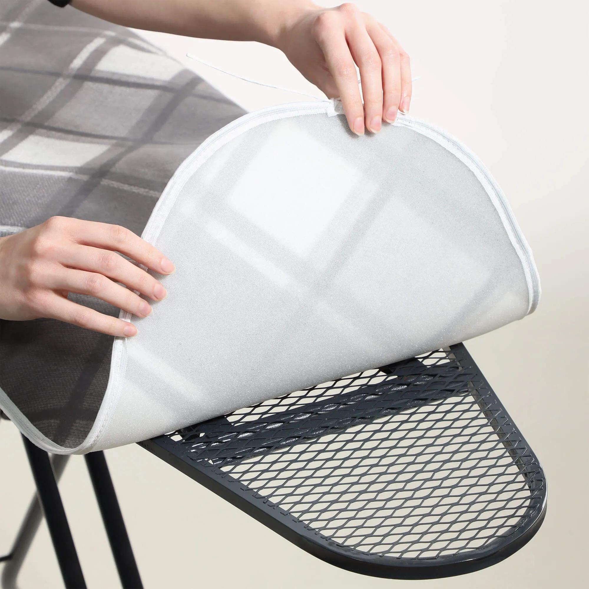 Cano lyginimo lentos užvalkalas, 138x48cm, tamprus pagrindas, pilkas, languotas