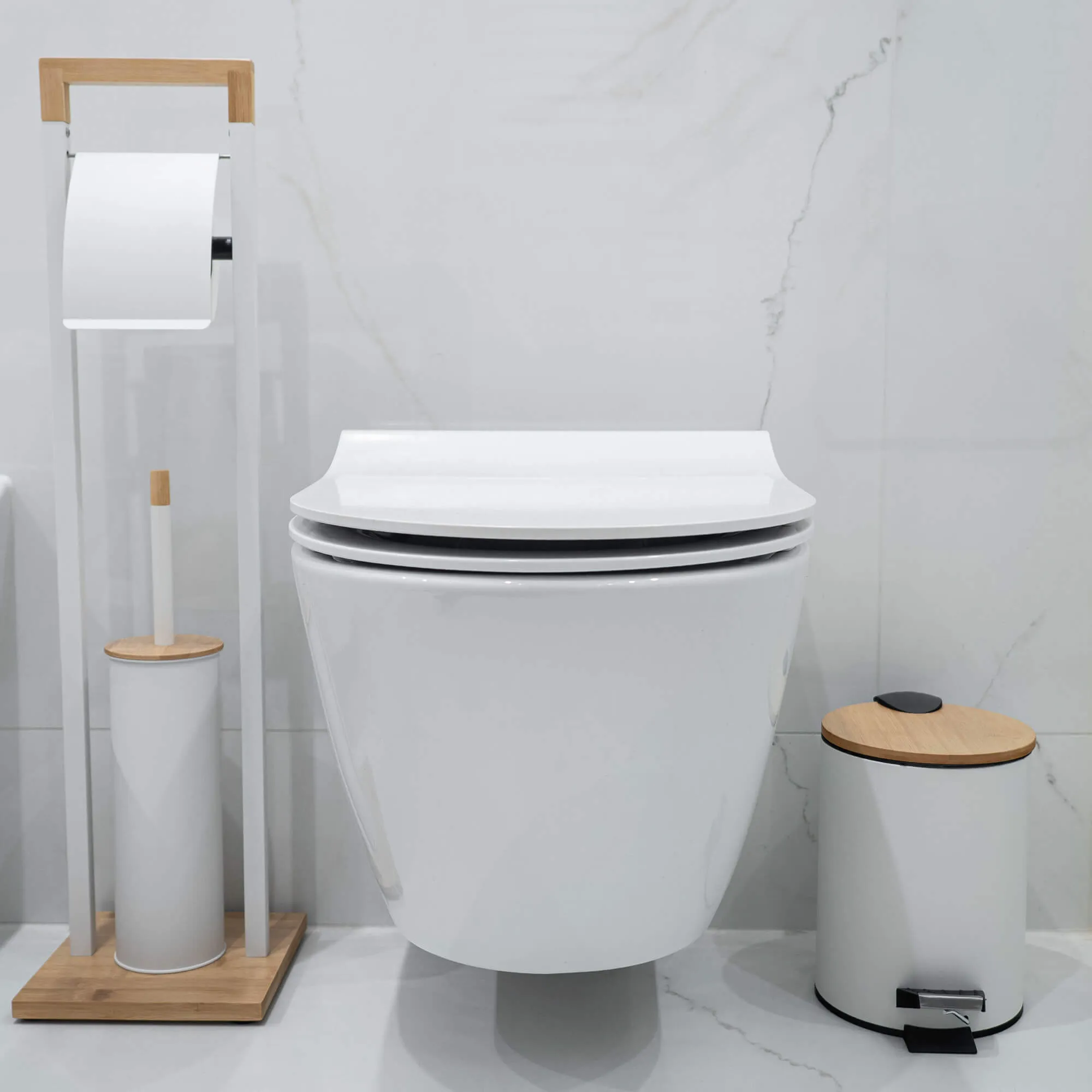 Guise vonios kambario komplektas tualetiniam popieriui ir šepetėlių laikikliui + 3 l krepšeliui, baltas