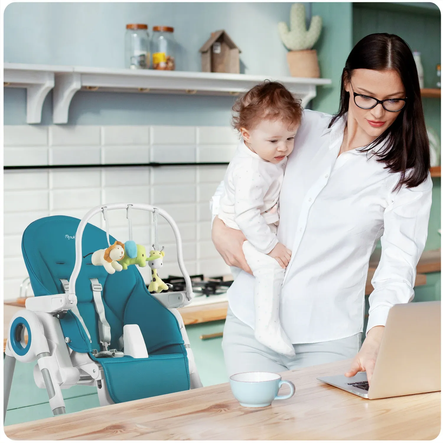 Belo maitinimo kėdutė su staliuku, batutu, tamsiai mėlyna + žaislų laikiklis - nuotrauka 1