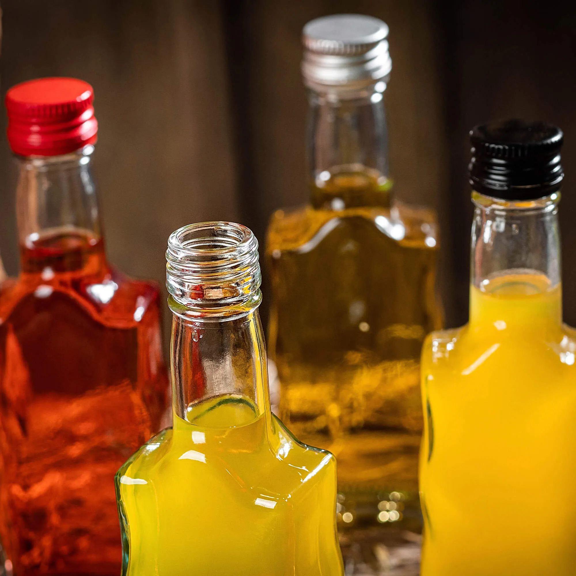 Fala stiklinis tinktūros buteliukas 200 ml su ilgu juodu dangteliu 50 vnt.