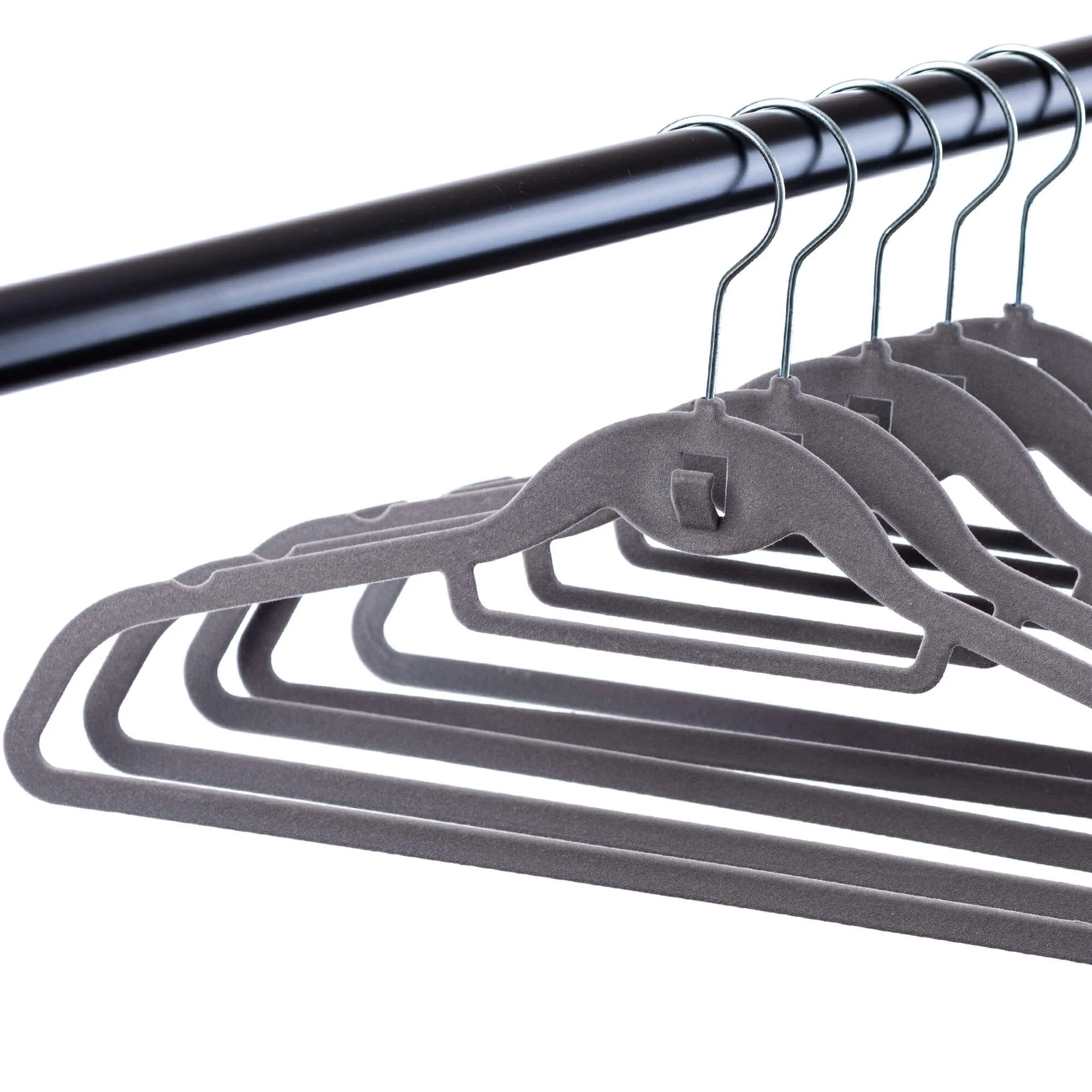 Tamsiai pilka pūkuota drabužių pakaba, 5 vnt.