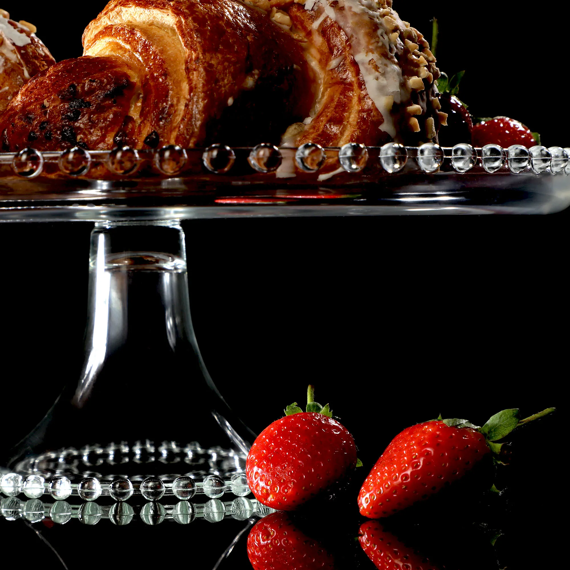 Assa torto stovas su dekoratyviniais rutuliukais 32 cm