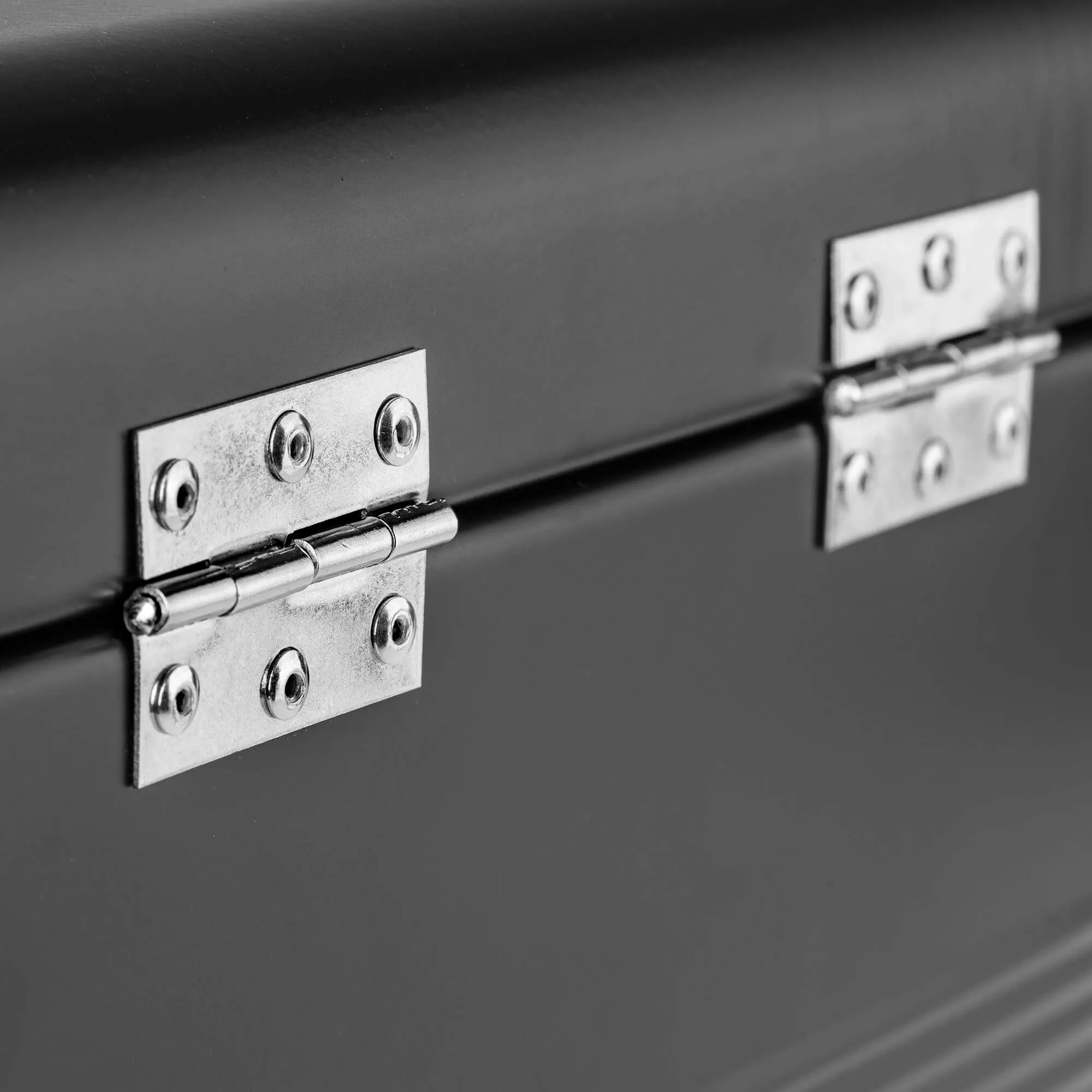 Tufo plieninis duonos ir pyrago indas, juodas