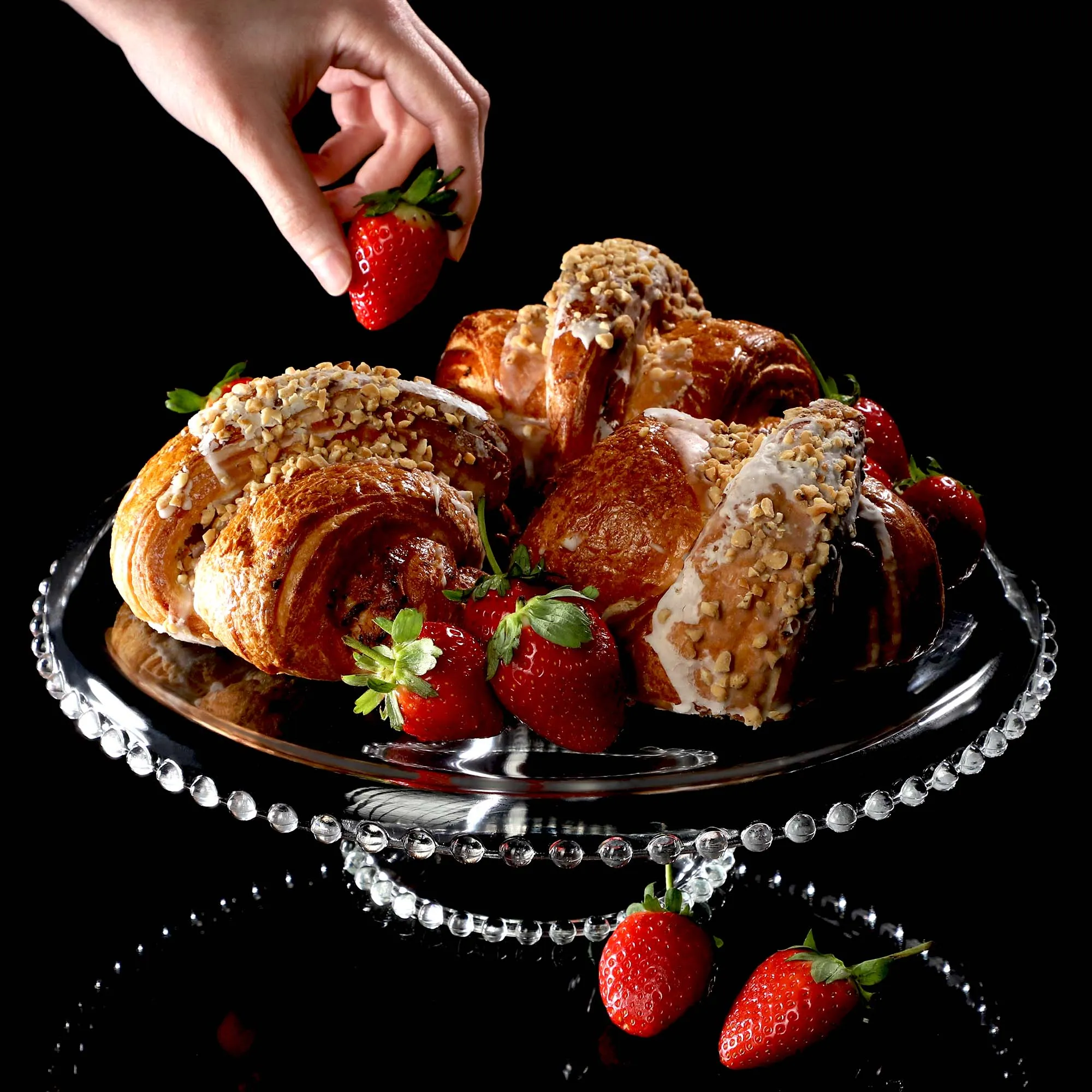 Assa torto stovas su dekoratyviniais rutuliukais 32 cm