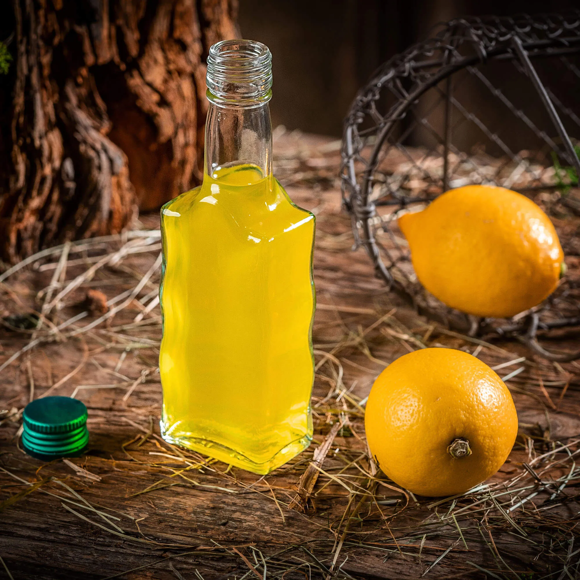 Stiklinis buteliukas tinktūrai „Fala“ 200 ml su sidabriniu dangteliu 1 vnt.