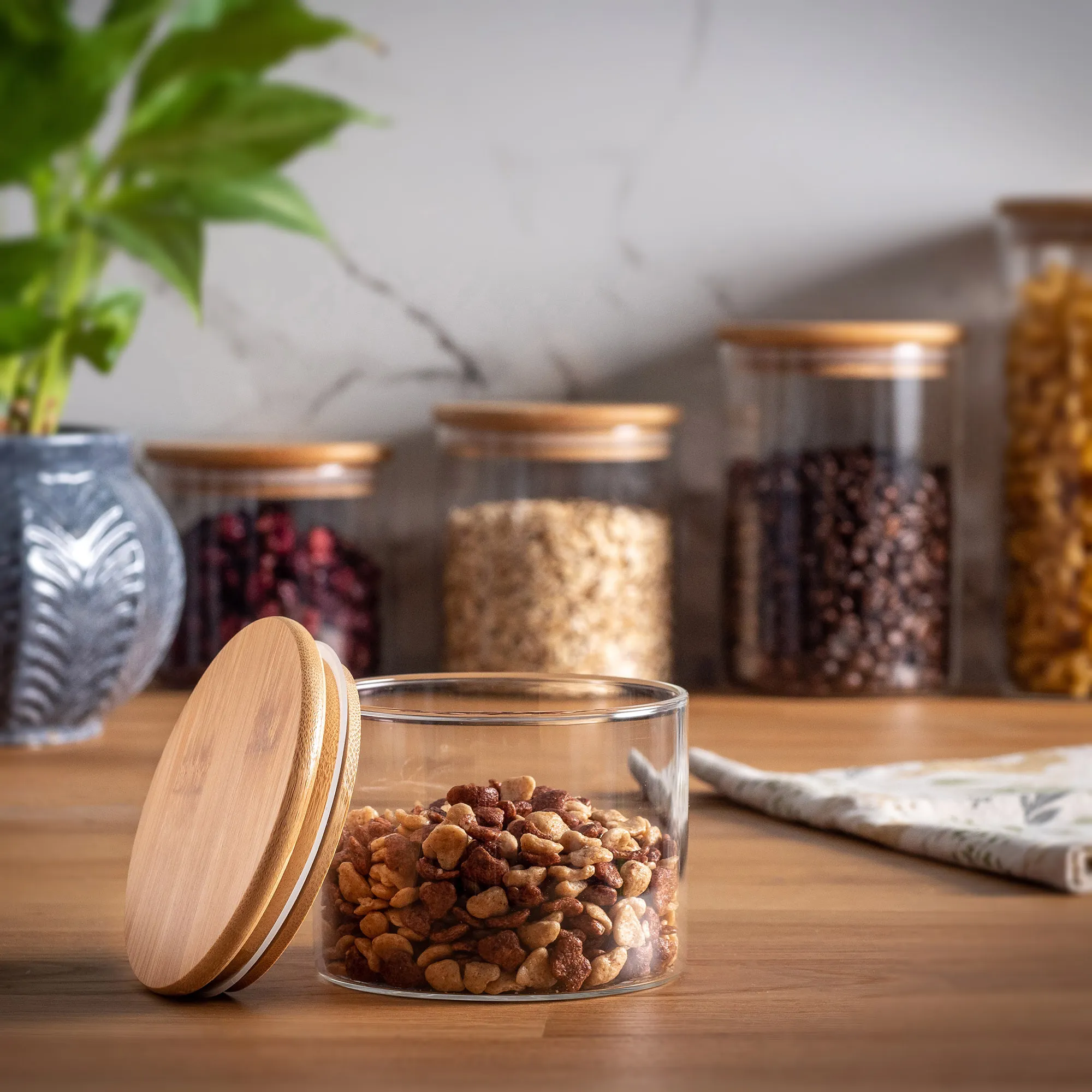 Piney stiklinis indas su bambuko dangteliu, 550 ml