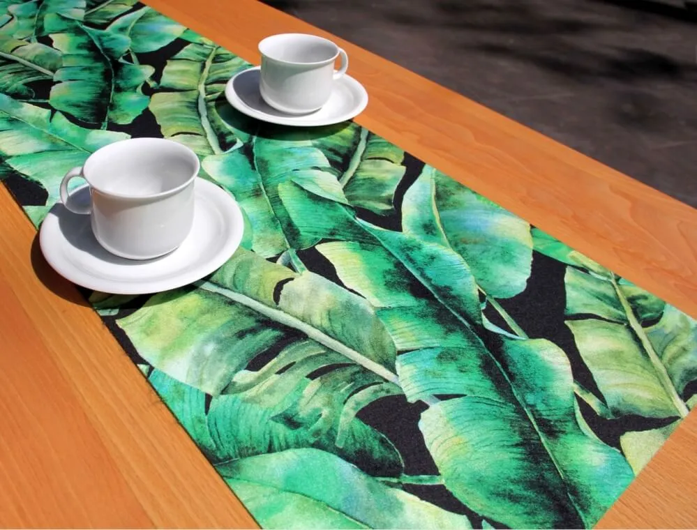 Agello stalo takelis 94 x 32 cm, tropiniai lapai juodame fone