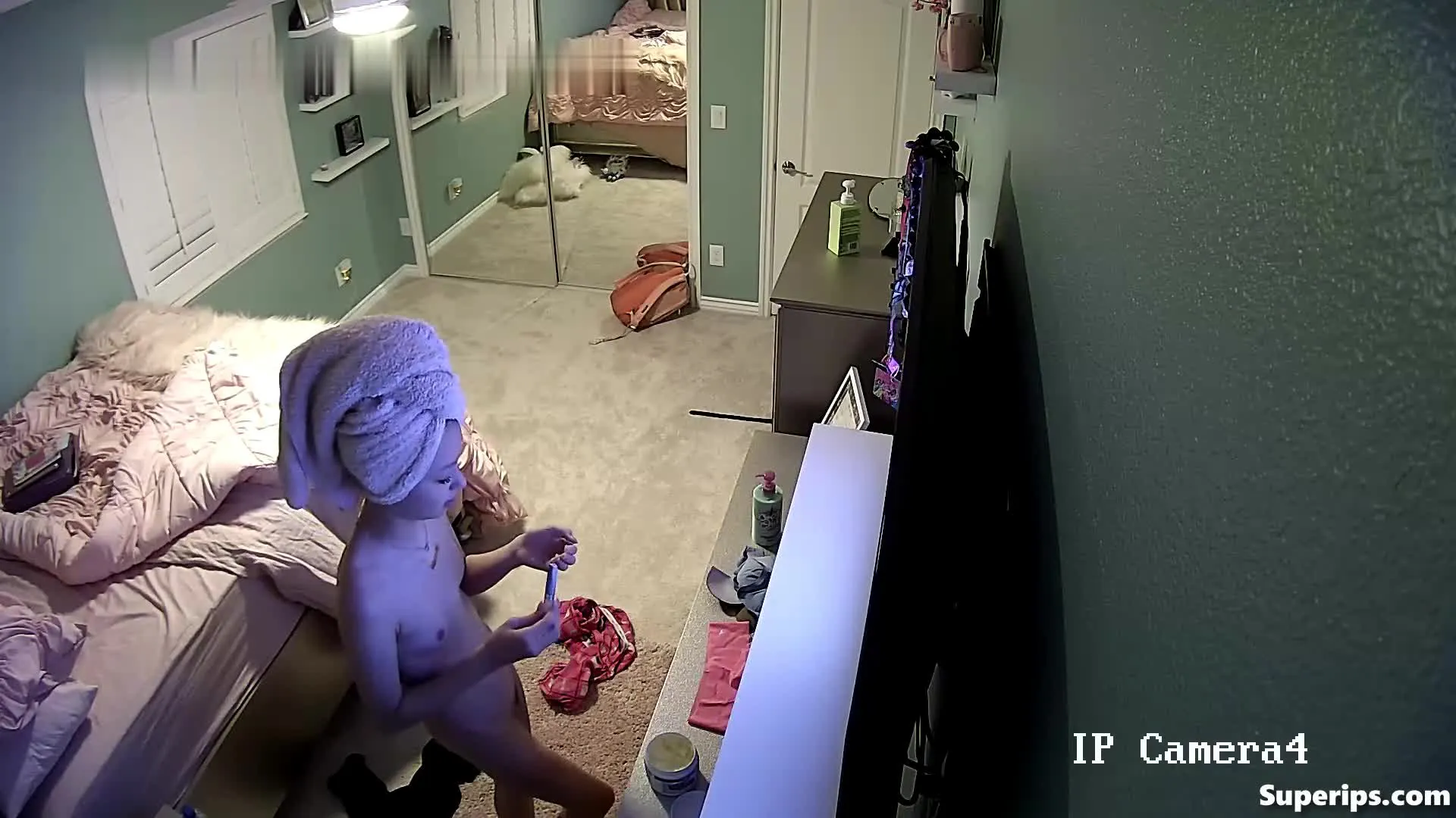 IPCAM β Skinny Canadian girl gets dressed in her room IPCAM β Skinny Canadian girl gets dressed in her room