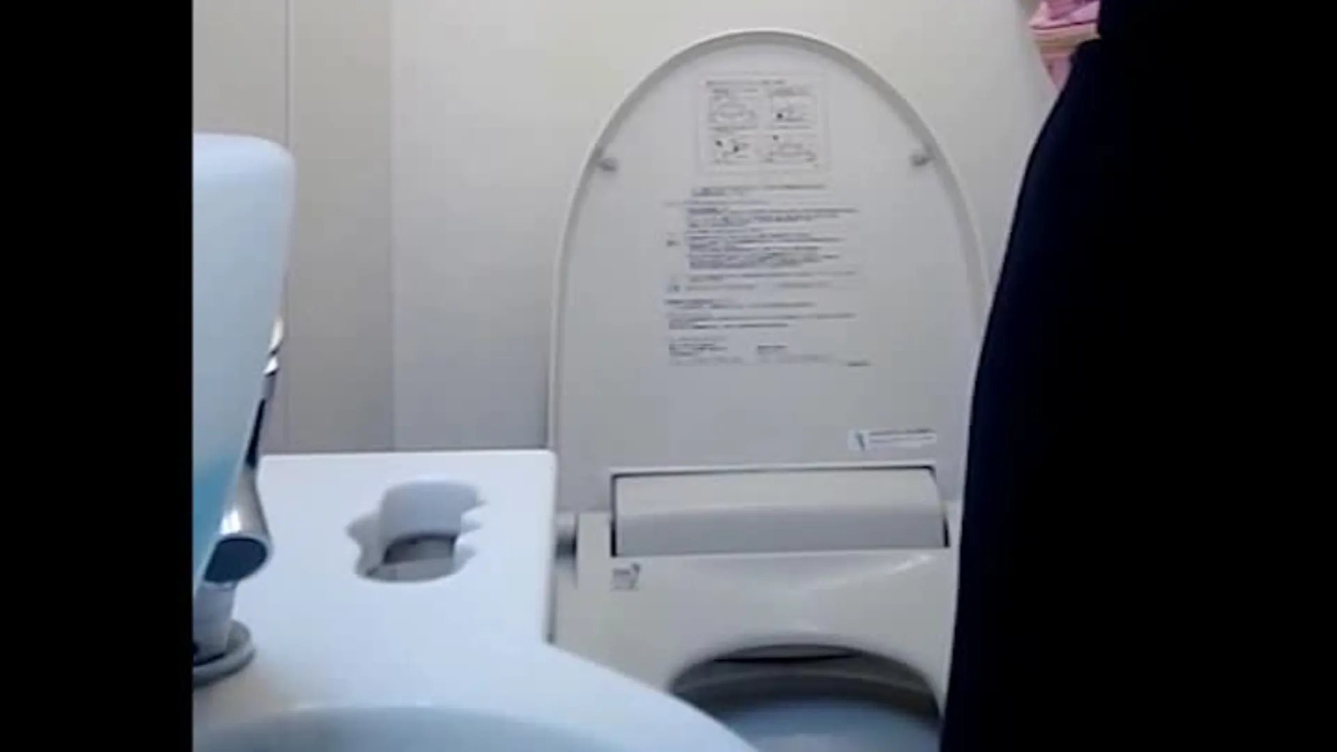 Spy toilet – Hidden cam films girls’ bathroom Spy toilet – Hidden cam films girls’ bathroom