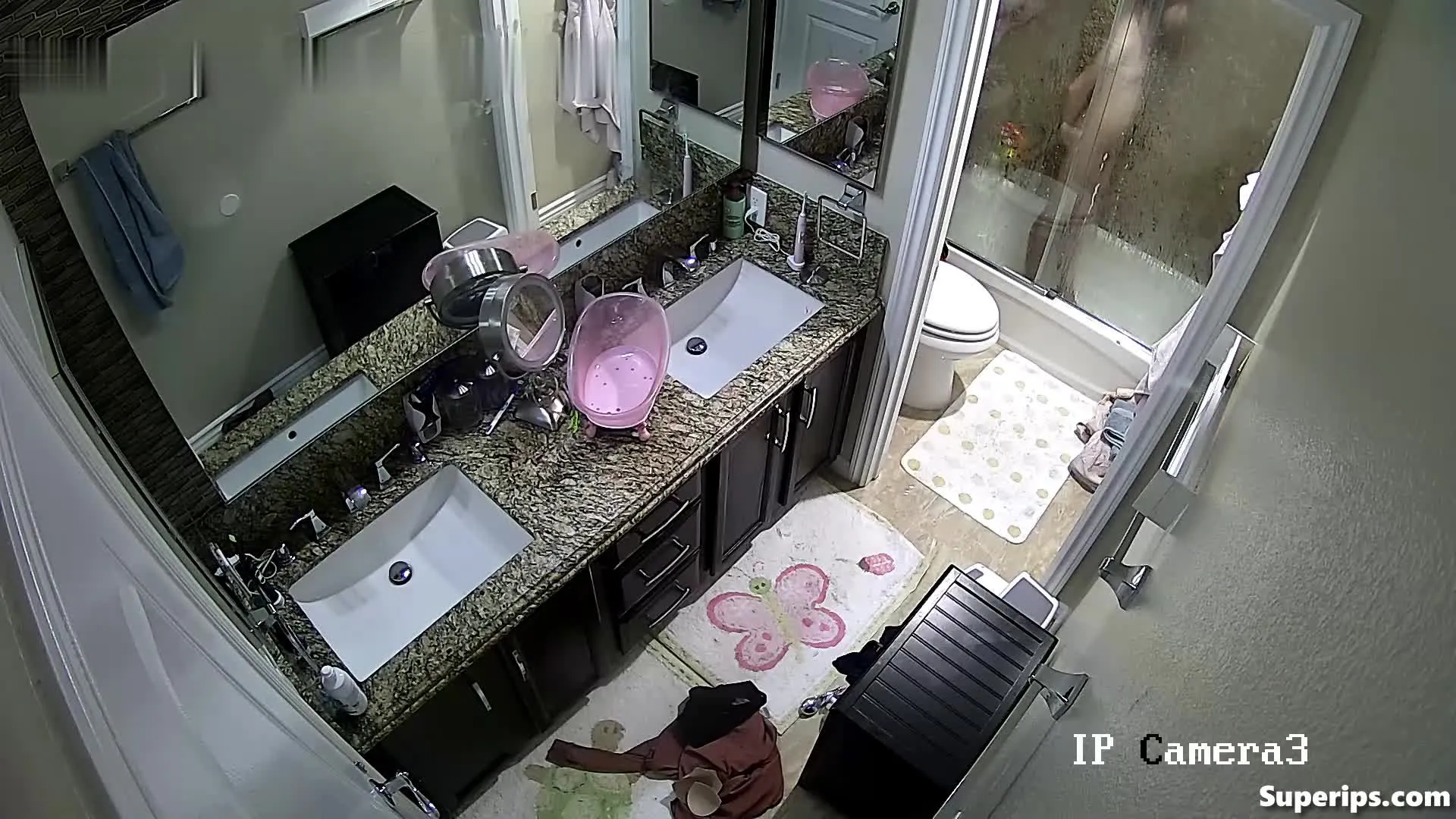 IPCAM – American girl’s daily routine in the bathroom IPCAM – American girl’s daily routine in the bathroom