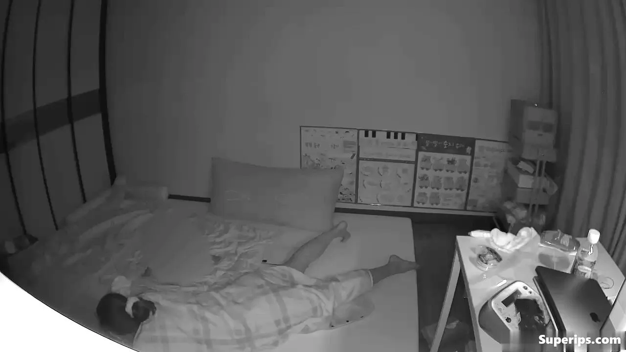 IPCAM – Korean mom masturbates under the sheets IPCAM – Korean mom masturbates under the sheets