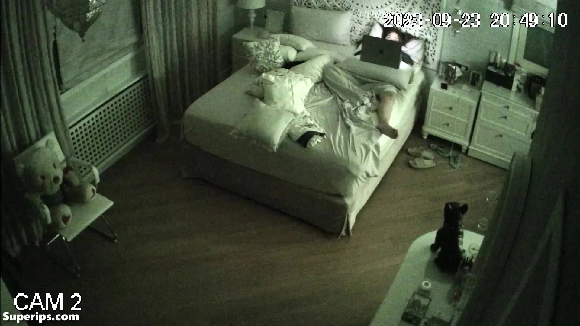 IPCAM – American teen girl watching porn on her mom’s laptop IPCAM – American teen girl watching porn on her mom’s laptop