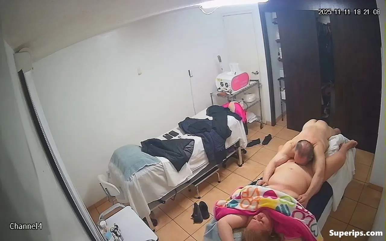 IPCAM – Italian MILF doctor fucks old man IPCAM – Italian MILF doctor fucks old man