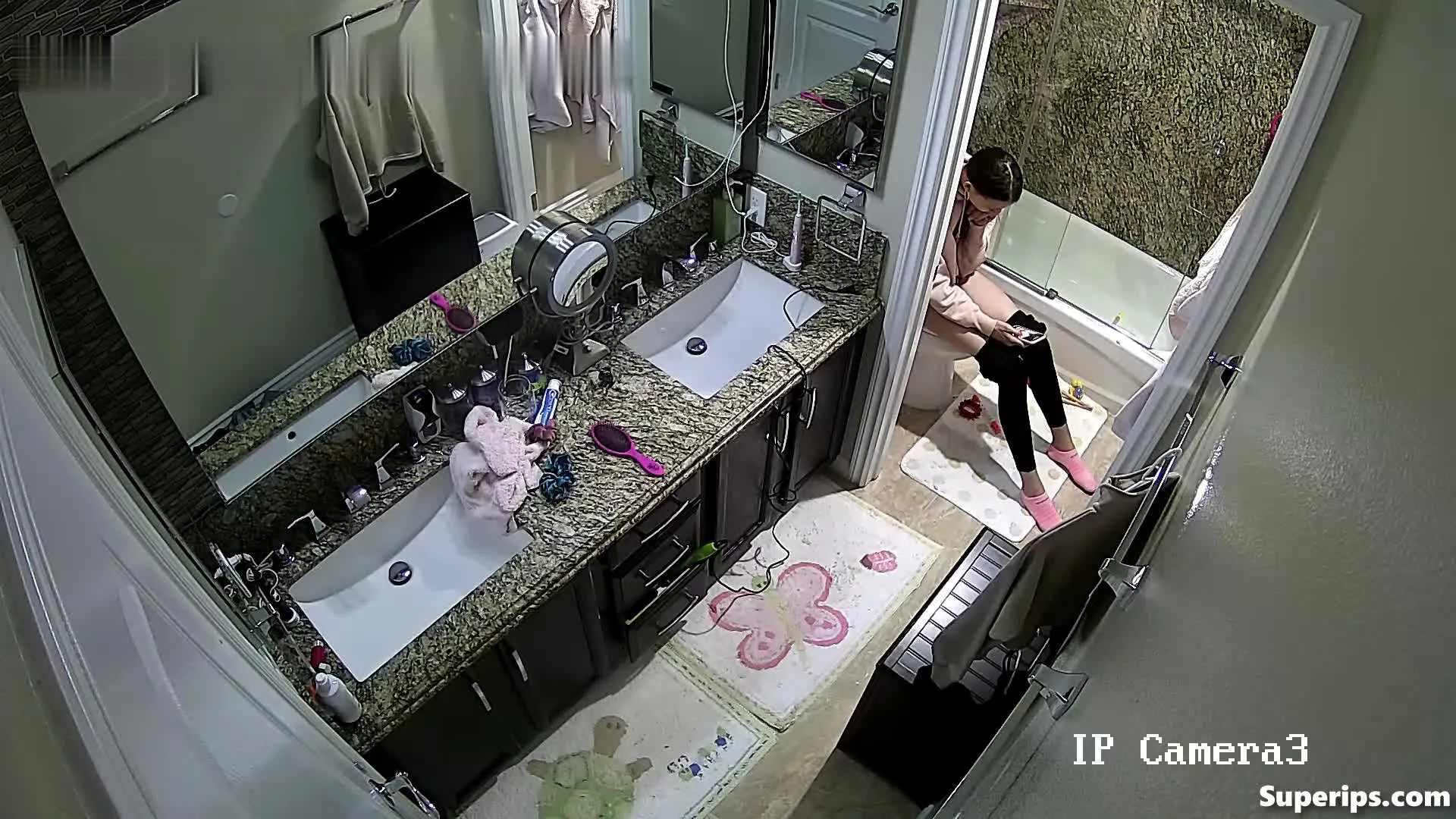 IPCAM – Skinny British girl uses the toilet IPCAM – Skinny British girl uses the toilet