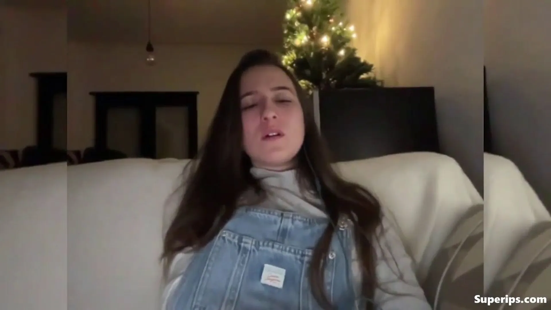 Rat Cam – British girl masturbates in her living room Rat Cam – British girl masturbates in her living room
