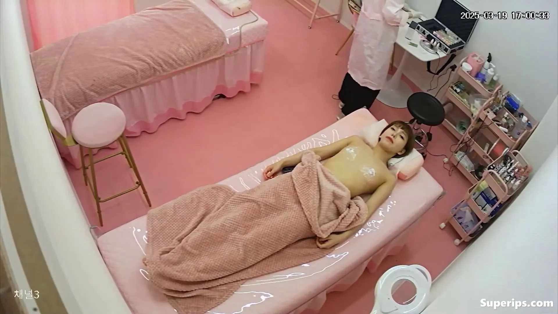 IPCAM – Famous Korean models wax their nipples IPCAM – Famous Korean models wax their nipples