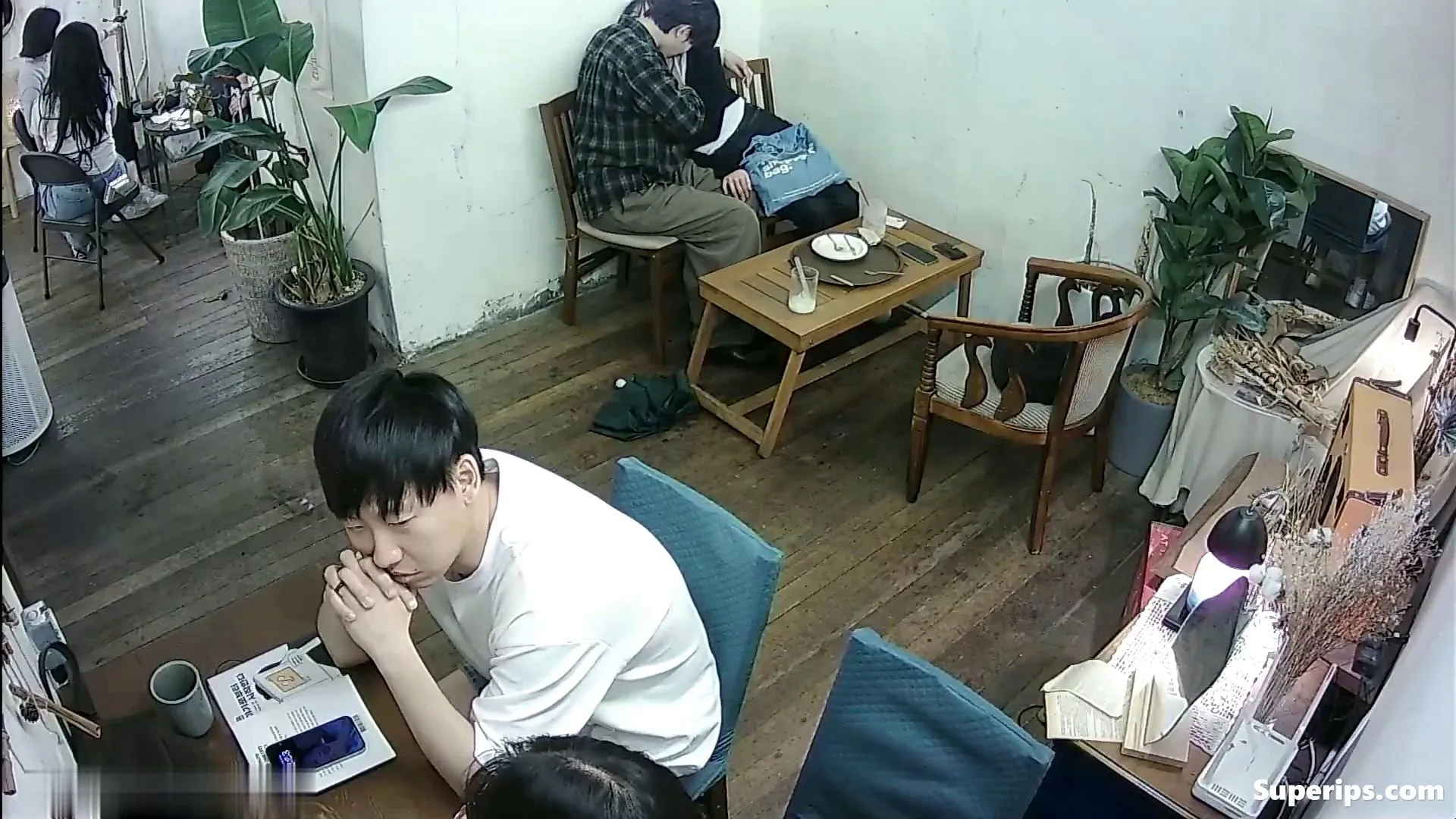 IPCAM – Petite Korean girl is groped in public IPCAM – Petite Korean girl is groped in public